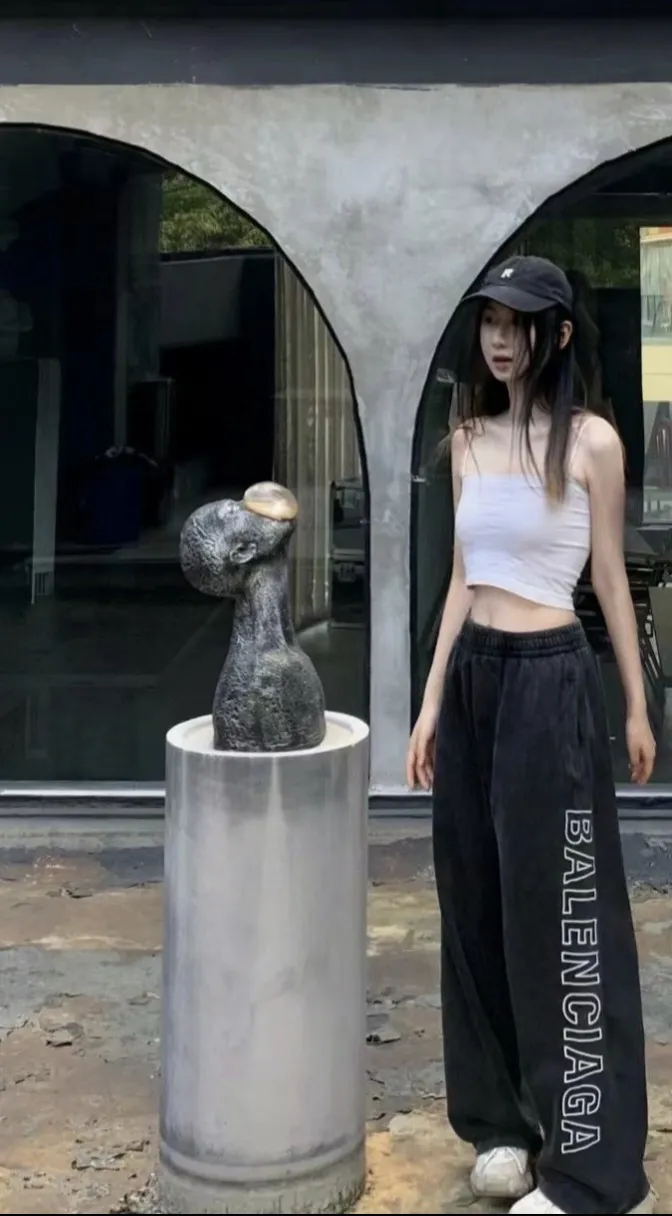 ♻️💯Upper body reference model picture❤️ Top version Balenciaga BLCG 23SS new side embroidered trousers, loose fit, same style for men and women. Color: black Size: XS S M L P: 376