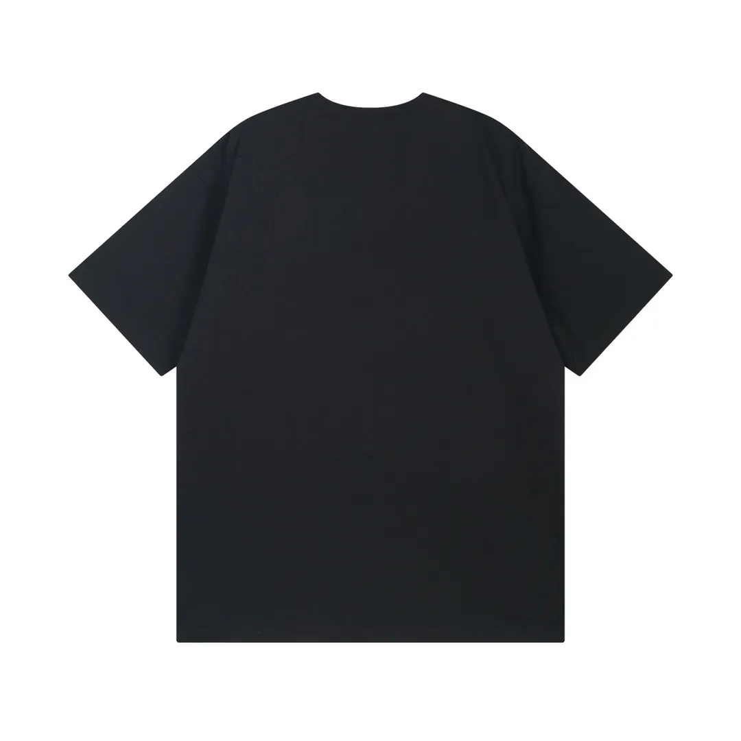 🅿️170 Detailed Pictures [Top version. Official website quality] BALENCI*GA/Paris. 2024 new classic letter LOGO printed graffiti short-sleeved T-shirt. Brick cabinets are synchronized. Genuine products are developed at the first time. All fabric colors are available. Printed Y boards are customized. Enjoy printing and comparison! The fabric is made of Paris ZP custom-woven and dyed cotton double yarn. Weighing 260 grams, the cloth surface is clean. The cloth pattern is clear, soft and comfortable. The threads are dyed with no color difference. The classic LOGO uses environmentally friendly imported materials to print graffiti, and the dot direct spray process creates a three-dimensional effect. Restore brick cabinets, adopt OS loose shoulder style. Same style for men and women. Code: BL223332 Color: black and blue, off-white, size: XS to L