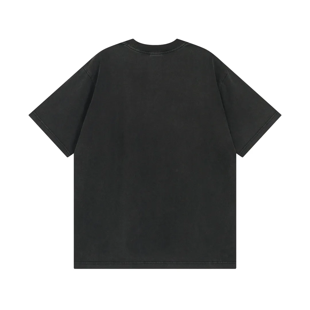 🅿️194 real photos [Top version. Official website quality] BALENCI*GA/Paris. 2024 new model. Front Paris night scene retro print washed and distressed short-sleeved T-shirt. Brick cabinet synchronization. Genuine product developed at the first time, please print and compare! The fabric is made of Paris ZP custom-woven and dyed cotton double yarn. Weighing 260 grams, the cloth surface is clean. The cloth pattern is clear, soft and comfortable. The threads are dyed with no color difference. The printing is made of environmentally friendly imported materials. The letters are clear and the effect is three-dimensional. The entire garment is washed and distressed. The version adopts OS loose shoulder design. Same style for men and women. Code: BL223391 Color: washed black Size: XS. S. M. L