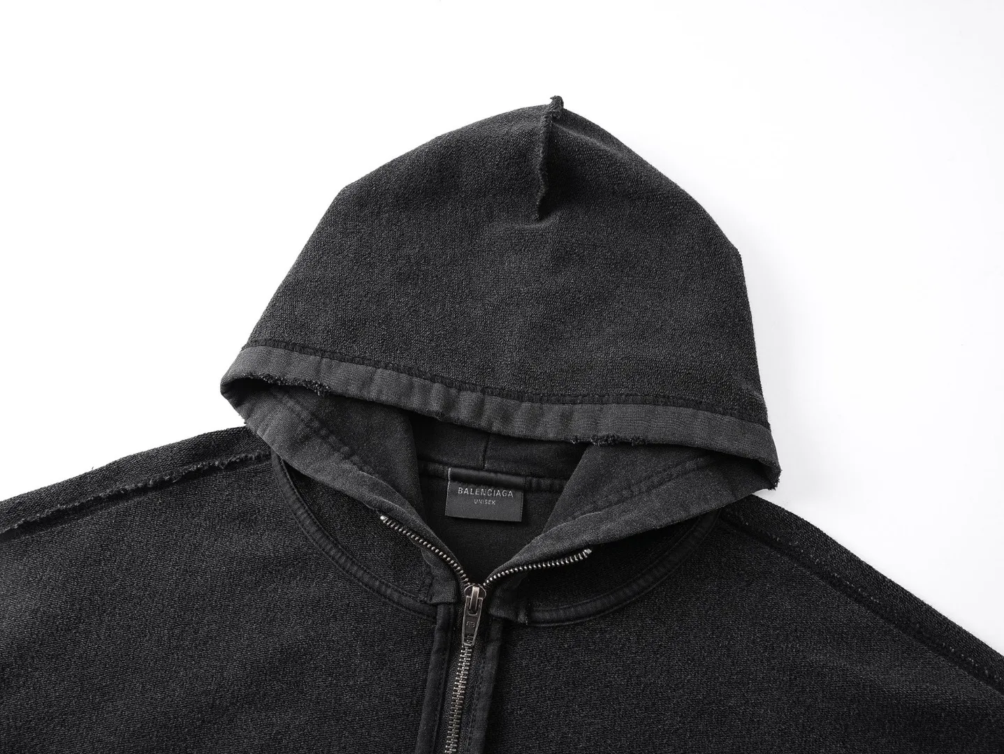 🅿️400 BALENCI*GA Paris reverse Coke embroidery washed distressed hooded zipper sweatshirt. The front and back embroidery is reverse embroidery using imported Tajima embroidery machine. Ready-made garments are stitched on the reverse side. Ready-made garments are washed. Customized matching hardware. Letters are clear. The effect is three-dimensional. Exclusively pattern-woven and dyed 460g fabric. Threads are dyed in the same vat with zero color difference. Brick cabinet synchronization. Welcome to compare. Same style for men and women -Color: washed black -SIZE: Xs S M L style number 8995#