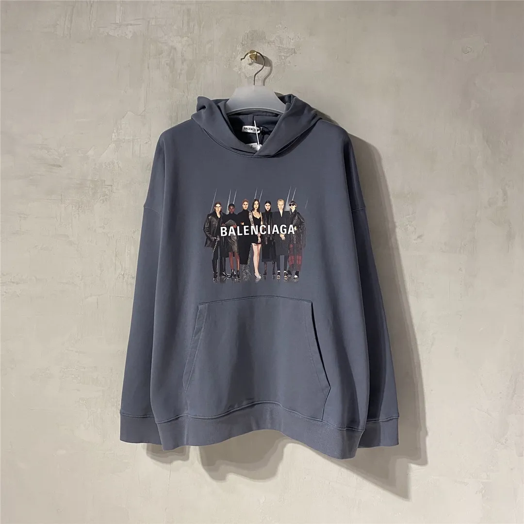 The certified version of BALENCIAGA Balenciaga portrait band B family hooded sweatshirt 1:1 restored replica version is a popular hot item in ins Xiaohongshu and a popular recommendation from Internet celebrity bloggers. The fabric is made of 480 grams of large terry cotton fabric, and has been pre-shrunk to a weight of about 520 grams. The original purchase is made and patterned, and the positioning and cutting process is used! Pure version! The imported Israeli Kornit digital direct-injection printing technology makes the reflection of characters three-dimensional and real. This is also the first place to look for identification. I make every piece of clothing with conscience and strive for excellence in every aspect. Just to sell a piece of clothing and retain a customer. Although our products are a little more expensive than others, the expensive money is kept in the clothes and is definitely not imported into my pocket.  Customized washable labels, bag labels, and collar labels. Can reach professional level.  Restore the 1:1 replica craftsmanship! B's new early autumn series, a very high-end series of single items for men and women!  Size: XS-L Color: Gray P:450