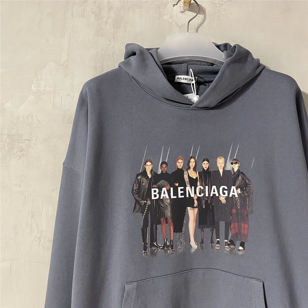 The certified version of BALENCIAGA Balenciaga portrait band B family hooded sweatshirt 1:1 restored replica version is a popular hot item in ins Xiaohongshu and a popular recommendation from Internet celebrity bloggers. The fabric is made of 480 grams of large terry cotton fabric, and has been pre-shrunk to a weight of about 520 grams. The original purchase is made and patterned, and the positioning and cutting process is used! Pure version! The imported Israeli Kornit digital direct-injection printing technology makes the reflection of characters three-dimensional and real. This is also the first place to look for identification. I make every piece of clothing with conscience and strive for excellence in every aspect. Just to sell a piece of clothing and retain a customer. Although our products are a little more expensive than others, the expensive money is kept in the clothes and is definitely not imported into my pocket.  Customized washable labels, bag labels, and collar labels. Can reach professional level.  Restore the 1:1 replica craftsmanship! B's new early autumn series, a very high-end series of single items for men and women!  Size: XS-L Color: Gray P:450
