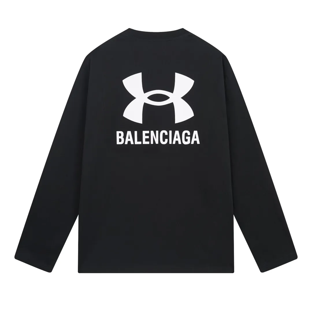 🅿️206 Real photos [Top version. Official website quality] BALENCI*GA/Paris joint Under Armor front and rear printed long-sleeved T-shirt # SS24 latest model. Research and development at the first time, different market currencies. Comparisons welcome. The fabric is made of Paris ZP custom-woven and dyed cotton double yarn. Weighing 260 grams, the cloth surface is clean. The cloth pattern is clear, soft and comfortable. The threads are dyed with no color difference. The classic LOGO pattern printing uses imported rubber paddles, and the letters are clear, three-dimensional and without burrs. Jubie market produces pictures based on pictures. Welcome to compare. The version adopts OS loose shoulder design. Same style for men and women. Code: BL235068 Color: Black Size: XS S M L