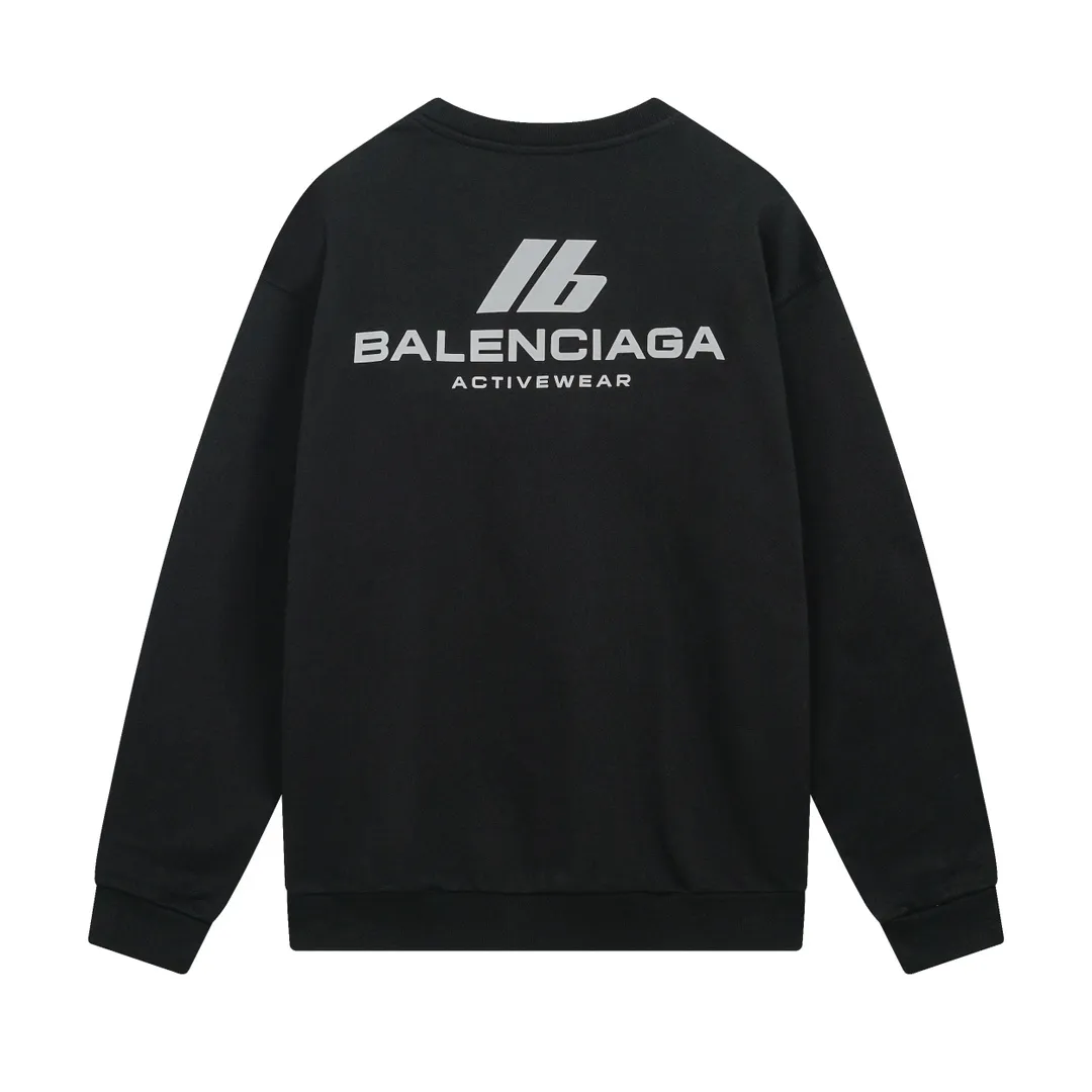 🅿️270 real photos [Top version. Official website quality] BALENCI*GA/Paris. 2024 new model. Front and rear LOGO reflective letter round neck sweatshirt, brick cabinet synchronization. Genuine product developed at the first time, welcome to compare! The fabric is made of Paris ZP custom-woven and dyed cotton terry sweatshirt. Weighing 460 grams, the cloth surface is clean. The cloth pattern is clear, soft and comfortable. The threads are dyed with no color difference. Get reflective film beforehand. The effect will be three-dimensional. Restore the brick cabinet. Different market currency, welcome to compare, the version adopts OS loose shoulder version. Same style for men and women Coding: BL235580 Color: black, off-white Size: XS S M L