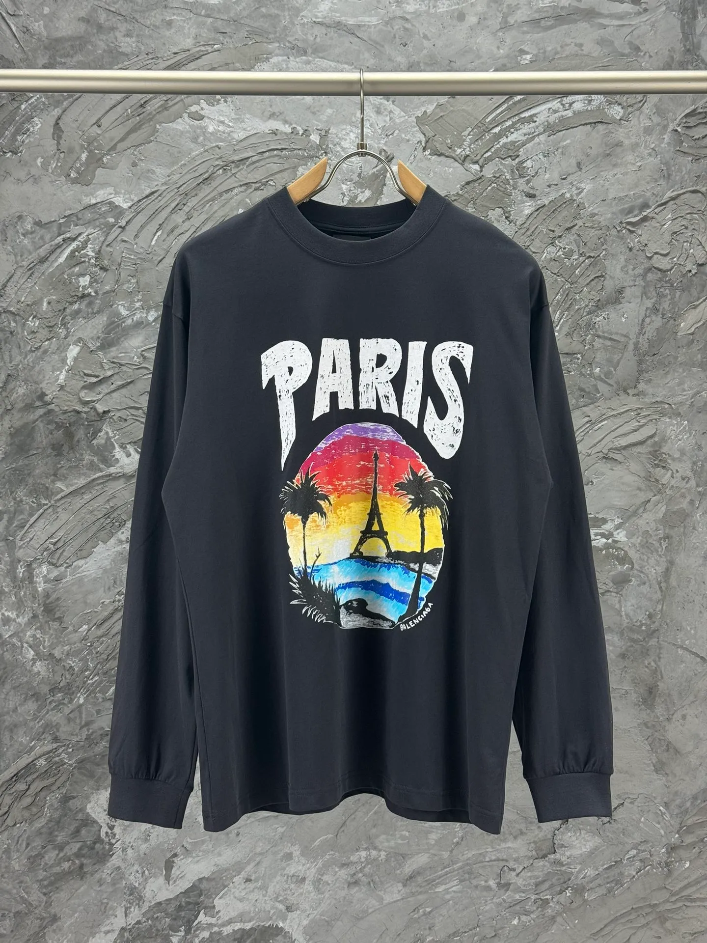 🅿️250 BALENCI*GA Paris Hawaiian Coconut Tower Long Sleeve. The fabric is made of Paris custom-woven and dyed double yarn pure cotton fabric. The weight is 280g. The thread is custom-woven and dyed without color difference. The front and rear panels are printed by imported machine. Two high-temperature setting washes. Os dropped shoulders and loose version. Same style for men and women -Color: Black Ivory White -SIZE: XS S M L Style No. 8615#