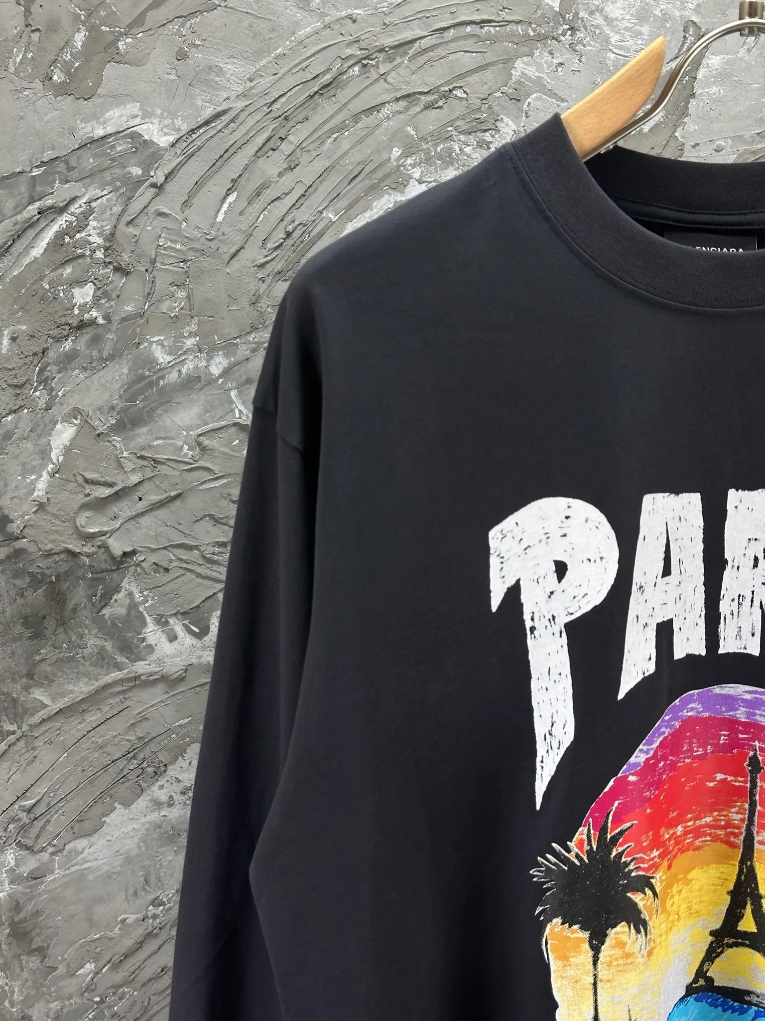 🅿️250 BALENCI*GA Paris Hawaiian Coconut Tower Long Sleeve. The fabric is made of Paris custom-woven and dyed double yarn pure cotton fabric. The weight is 280g. The thread is custom-woven and dyed without color difference. The front and rear panels are printed by imported machine. Two high-temperature setting washes. Os dropped shoulders and loose version. Same style for men and women -Color: Black Ivory White -SIZE: XS S M L Style No. 8615#