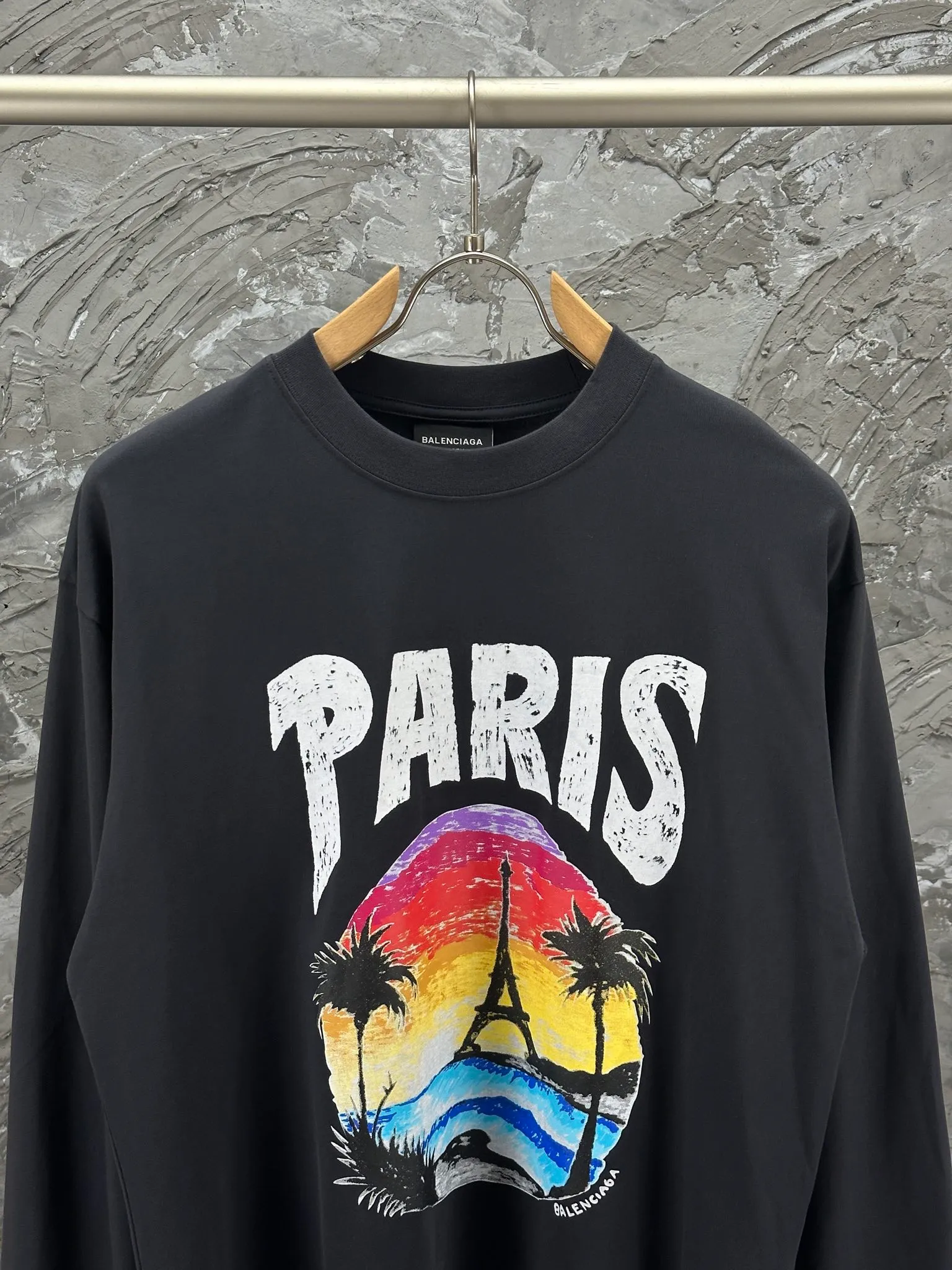 🅿️250 BALENCI*GA Paris Hawaiian Coconut Tower Long Sleeve. The fabric is made of Paris custom-woven and dyed double yarn pure cotton fabric. The weight is 280g. The thread is custom-woven and dyed without color difference. The front and rear panels are printed by imported machine. Two high-temperature setting washes. Os dropped shoulders and loose version. Same style for men and women -Color: Black Ivory White -SIZE: XS S M L Style No. 8615#