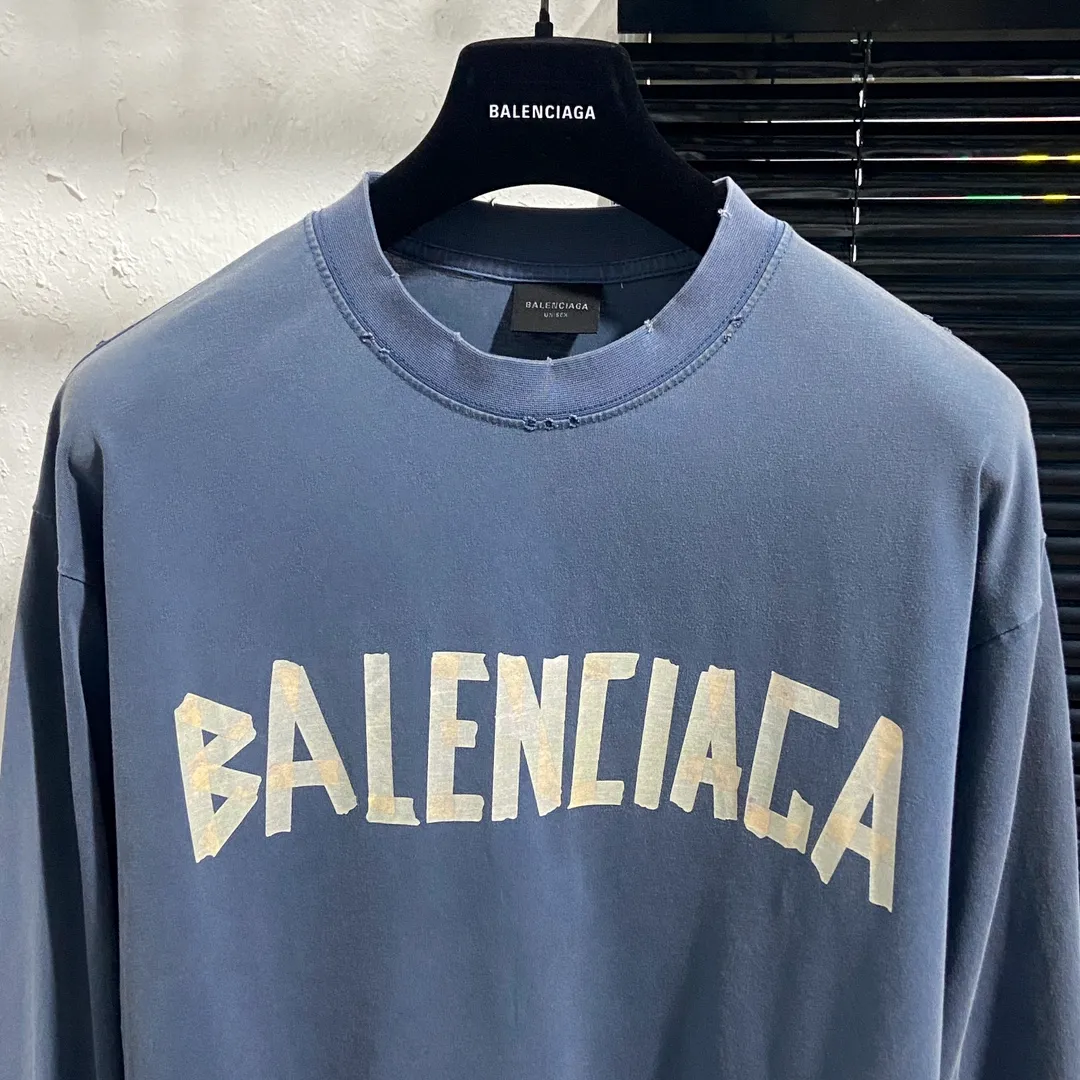 🅿️200 8110# Actual pictures Top version [[BALENCIA*GA] Official website quality Paris new yellow tape digital direct spray long-sleeved T-shirt OS version Loose dropped shoulders Unisex style Fabric: 260g 100% cotton double yarn Process: Front and back digital direct spray Garment wash Frayed Distressed Styling Solid Color Color: Gray blue Black White Washed blue Burgundy Green Size: XS S M L