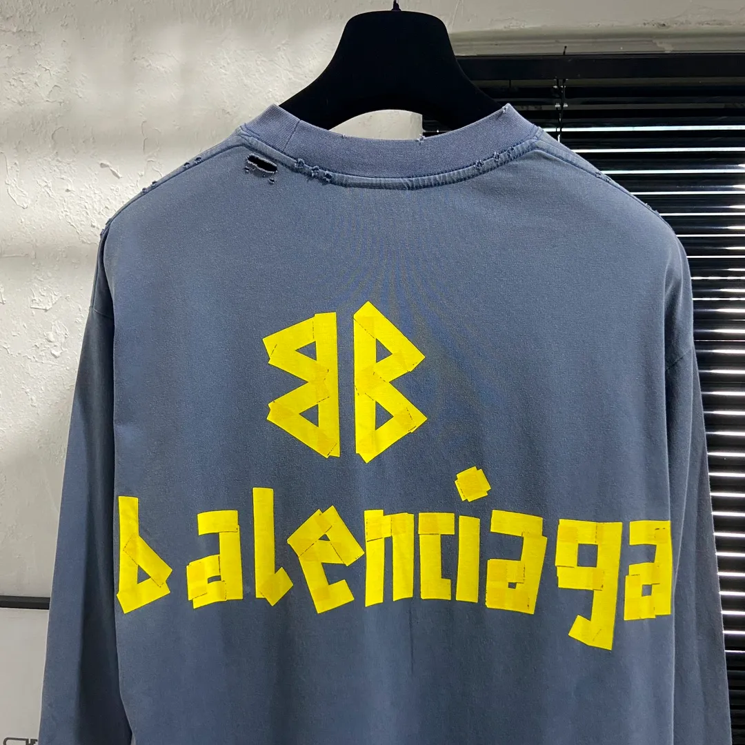 🅿️200 8110# Actual pictures Top version [[BALENCIA*GA] Official website quality Paris new yellow tape digital direct spray long-sleeved T-shirt OS version Loose dropped shoulders Unisex style Fabric: 260g 100% cotton double yarn Process: Front and back digital direct spray Garment wash Frayed Distressed Styling Solid Color Color: Gray blue Black White Washed blue Burgundy Green Size: XS S M L