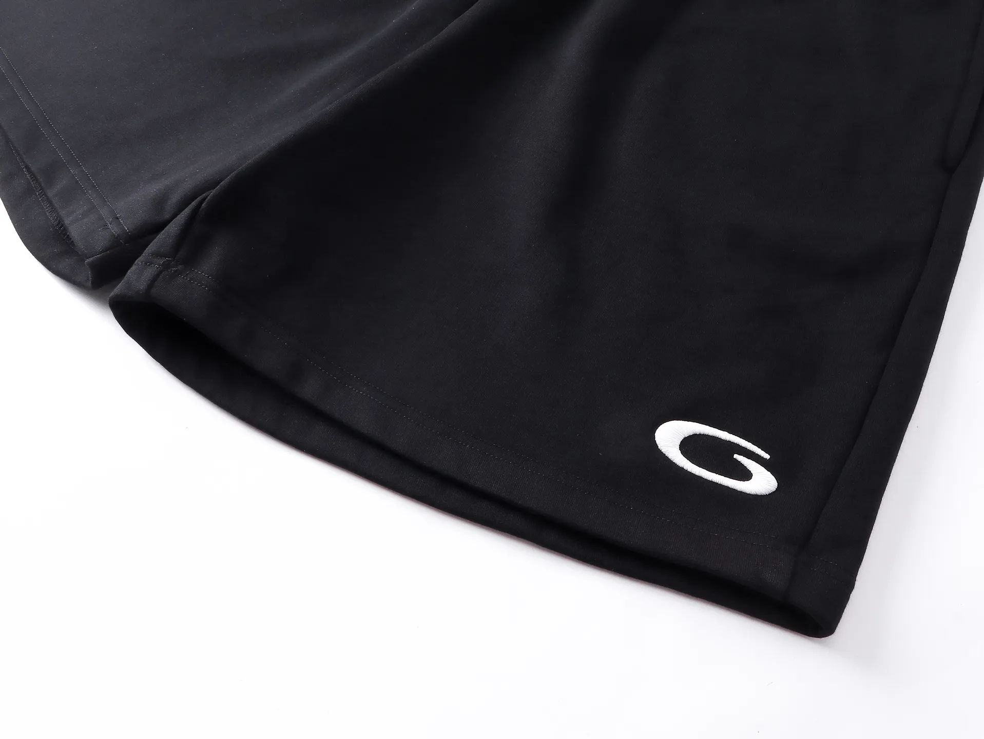 🅿️210 real photos [Top version. Official website quality] BALENCI*GA/Paris. 2025 new model. Paris' new basketball series LOGO embroidered shorts. Synchronized with brick cabinets. Developed authentic products at the first time, please print and compare! The fabric is made of Paris ZP custom-woven and dyed 100% cotton terry sweatshirt. The weight is 460 grams. The cloth surface is clean. The cloth pattern is clear and the hand feels soft and comfortable. The embroidery uses an imported Tajima embroidery machine. The letters are clear and the effect is three-dimensional. The version adopts a loose version. Same style for men and women. Code: BL257027 Color: black, white, purple Size: XS S M L