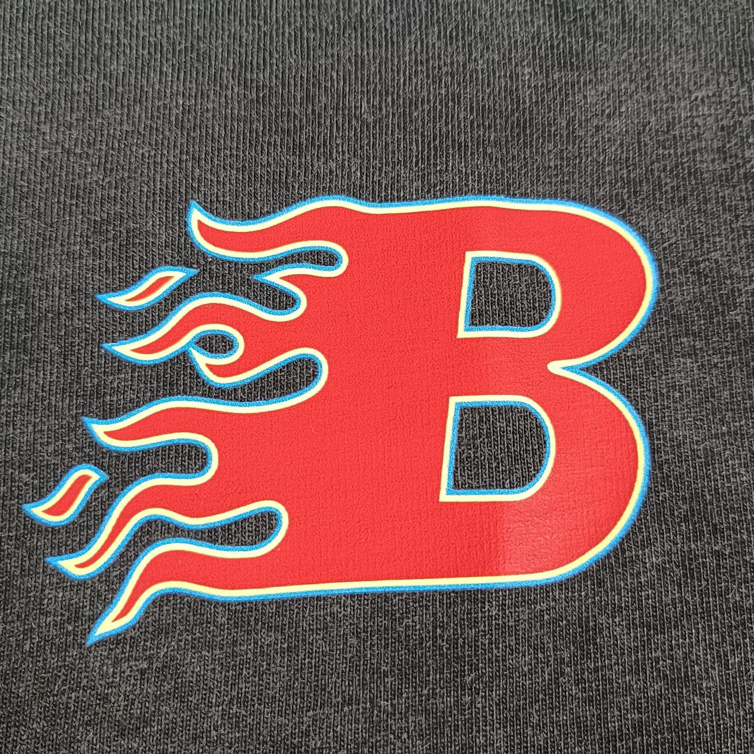 The top tested version of Balenciaga's front and rear double B flame washed cotton washed men's and women's couple's T-shirt short sleeves is too complicated! Indescribable! Washed and lightly fried with snowflakes for a nostalgic treatment, and the shoulder sleeves are sprayed with maliu and washed with water! The entire fabric is pre-shrunk and then garment washed. Need better fabric. I guess L size has been reduced to XS size. Workmanship: Fine sewing craftsmanship, budget for the stitch size, and the degree of shrinkage after washing. You must buy one this summer. If you are still wondering which short-sleeved piece to buy, then don’t worry, just buy this one! Printing: Digital direct printing technology, detailed printing, clear texture, high firmness, and smooth feel. Fabric: 280g 40 count tight double yarn fabric Accessories: Customized rib three-standard Size: XS-L Color: Washed black P: 260