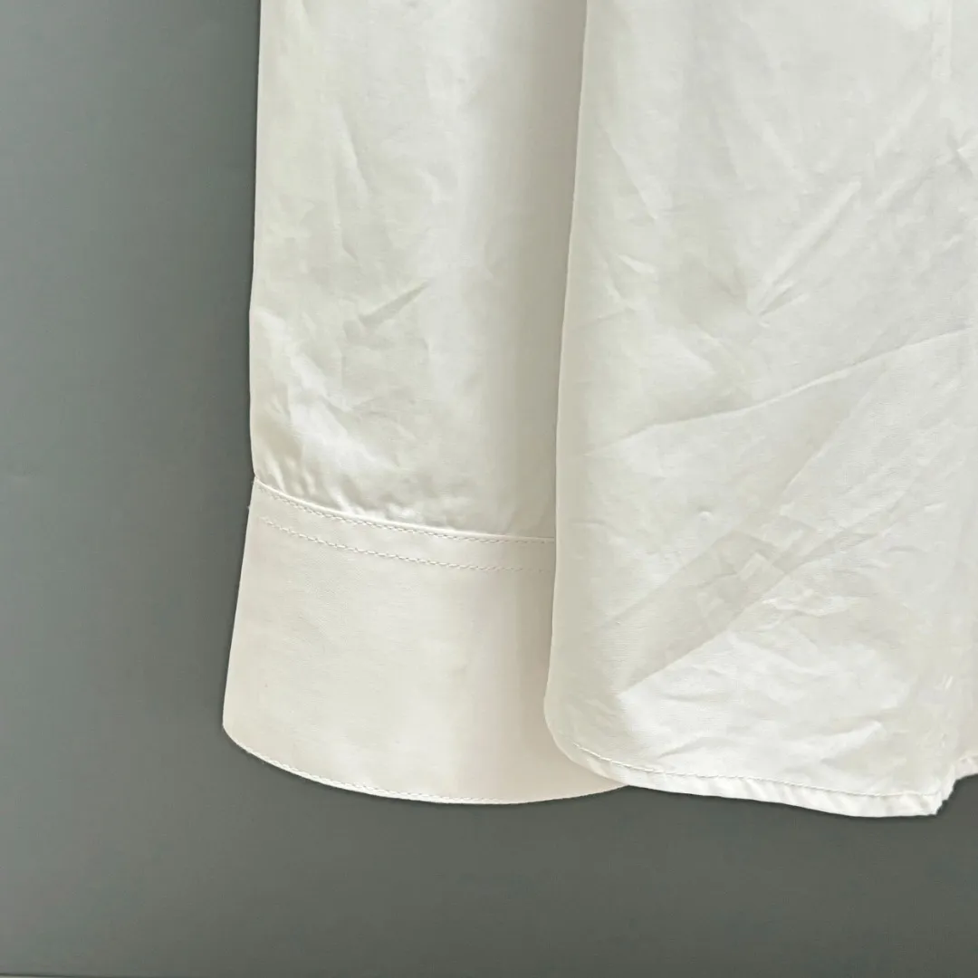 🅿️220 BALENCIAGA/Balenciaga early autumn printed embroidered shirt. Customized classic 40-count plain weave imitation Tencel Paris shirt fabric. Loose fit and three-dimensional upper body. Smooth and natural lines from shoulder line to waistline to hem. Smooth transition of lines. No unnecessary folds or accumulation. The whole body is neat and stretched. Customized Paris logo engraved buttons. Embroidery of Paris letters on the chest. Precise stitching. Silky threading. Paired with large-area printing of the Statue of Liberty on the back. The effect is three-dimensional. The printing fits perfectly with the fabric, and there will be no problems such as color fading, peeling off, etc. Size: S M L XL