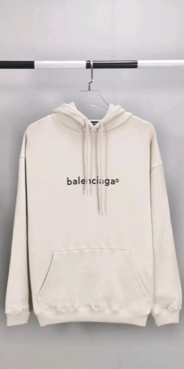 Real shot of the video - the top tested version of Balenciaga's mailbox letter logo pure cotton loose hoodie for men and women in the same style for autumn and winter hoodies. A simple basic sweatshirt. A simple sweatshirt that you can fall in love with at first sight. The Blcg mailbox logo on the chest is simple and beautiful. It is operated by an imported elliptical machine, without burrs and neatly aligned! The fabric is made of 480g pure cotton fabric, which is different from the low-end version. The color is also super beautiful. You must get this one! ! ! ! !  Color: black, white, fog blue, khaki, lake green Size: XS-L P:450
