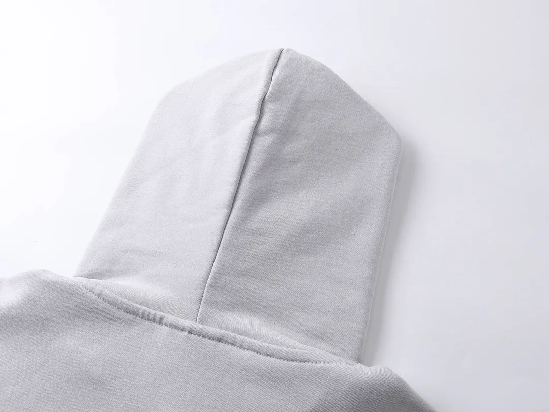 🅿️330 real photos [Top version. Official website quality] BALENCI*GA/Paris.SS25 latest model 3M artistic letter print washed and worn hooded sweatshirt. Ready-to-wear with multiple worn and worn features. The brick cabinets are synchronized. The authentic product is developed at the first time. The fabric is made of Paris ZP custom-woven and dyed cotton terry sweatshirt. Weighing 460 grams, the cloth surface is clean. The cloth pattern is clear, soft and comfortable. The threads are dyed with no color difference. The printing is made of environmentally friendly imported materials. The letters are clear and the effect is three-dimensional. The version adopts OS loose shoulder design. Same style for men and women. Code: BL238958 Color: washed black, gray and white. Size: XS S M L