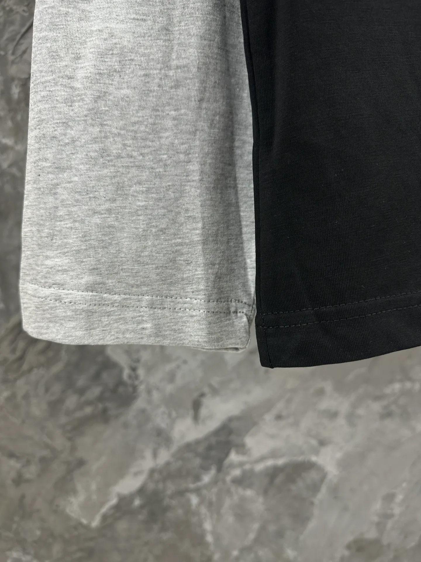 🅿️270 BALENCI*GA Paris co-branded UnderArmour style long-sleeved. The fabric is made of Paris ZP custom-woven and dyed double yarn pure cotton fabric 280g. The thread is custom-woven and dyed without color difference. The classic LOGO pattern embroidery on the front and back is embroidered by Tajima imported machine. Ready-to-wear washed. Two high-temperature styling washes. Os dropped shoulders, loose version, same style for men and women -Color: black -SIZE: XS S M L Style number 8628#