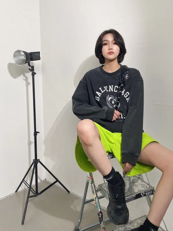 ♻️💯Refer to the model picture for the upper body❤️The top tested version of BALENCIAGA basic embroidered cotton loose shorts for men and women, the same fashion brand shorts. Fabric: Customized fish scale terry cotton fabric 440 grams, super heavy, ready-to-wear washed and soft to the touch. Printing: Japanese Tajima embroidery technology is used, the embroidery is accurate, the printing is meticulous and full, and there is no thread skipping. Accessories: Complete set of customized BLCG accessories Color: Fluorescent green black gray dark khaki Size: XS-L P:310