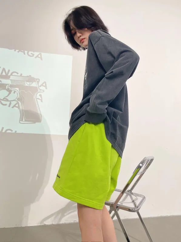 ♻️💯Refer to the model picture for the upper body❤️The top tested version of BALENCIAGA basic embroidered cotton loose shorts for men and women, the same fashion brand shorts. Fabric: Customized fish scale terry cotton fabric 440 grams, super heavy, ready-to-wear washed and soft to the touch. Printing: Japanese Tajima embroidery technology is used, the embroidery is accurate, the printing is meticulous and full, and there is no thread skipping. Accessories: Complete set of customized BLCG accessories Color: Fluorescent green black gray dark khaki Size: XS-L P:310