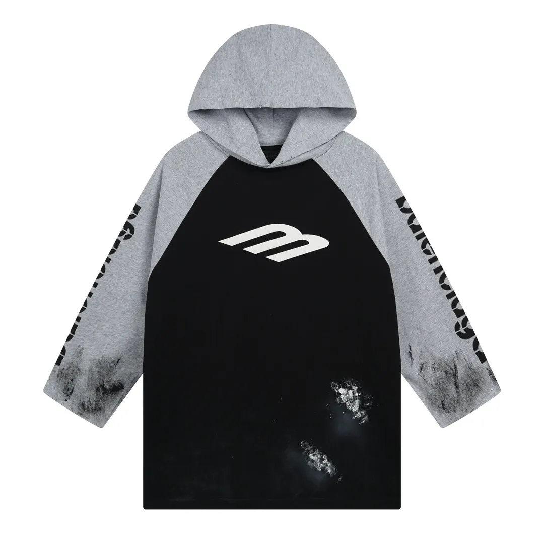 🅿️250 real photos [Top version. Official website quality] BALENCI*GA/Paris #2024 new style 3M letters classic print. Hand-painted. Graffiti. Worn and distressed. Three-quarter sleeve hooded long-sleeved T-shirt. #2024 Spring and Summer Brick Cabinet Synchronization Welcome to compare. The fabric is made of Paris ZP custom-woven and dyed cotton double yarn, with a weight of 260 grams. The cloth surface is clean. The cloth pattern is clear, soft and comfortable. The threads are dyed with no color difference. The classic letter LOGO is printed with imported environmentally friendly glue. The letters are clear and the effect is three-dimensional. Ready-to-wear hand-painted graffiti distressed. Extra heavy craftsmanship. Restore the brick cabinet, adopt the OS loose shoulder style. Same style for men and women. Code: BL225039 Color: Black Size: XS S M L