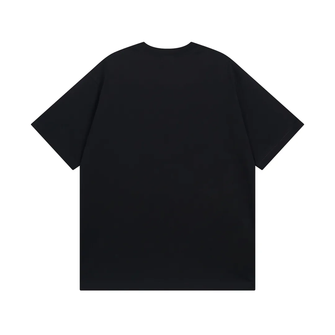 🅿️170 detailed pictures [Top version. Official website quality] BALENCI*GA/Paris BALENCI*GA# short-sleeved T-shirt with new LOGO in small letters on the chest. Brick cabinet synchronization. The fabric is made of Paris ZP custom-woven and dyed cotton double yarn. The weight is 260 grams. The cloth surface is clean. The cloth pattern is clear. Soft and comfortable. The color fastness is good. It is not easy to change color. The threads are woven and dyed with no color difference. The front and back embroidery is embroidered with an embroidery machine imported from Tajima. The effect is three-dimensional and the garment is distressed. The version adopts OS loose shoulder design. Same style for men and women. Code: BL223379 Color: black. Size: XS to L