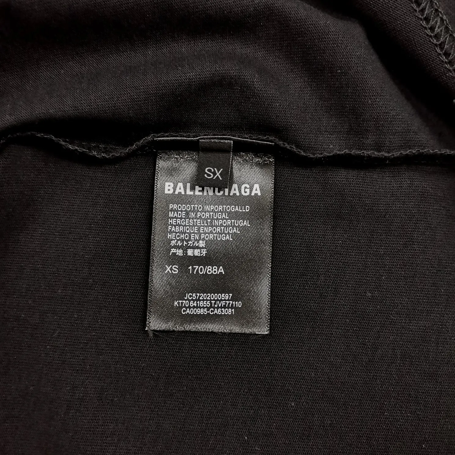 BALENCIAGA Balenciaga Lion Laurel Elf Embroidered Pure Cotton Loose, Breathable and Sweat-Absorbent Fashion Brand Short Sleeves for Male and Female Couples. Everyone has seen this powerful and domineering print. As a Parisian fan, you must buy one for your collection. This printing uses embroidery technology, and the focus is on the principles of materials and machines. Produced by Tajima embroidery imported from Japan. Secondly, the products we use are IOS certified products and are absolutely environmentally friendly and harmless. Never use cheap products that are harmful to the human body!  Color: black (only white has luminous effect) Size: XS-L P:250
