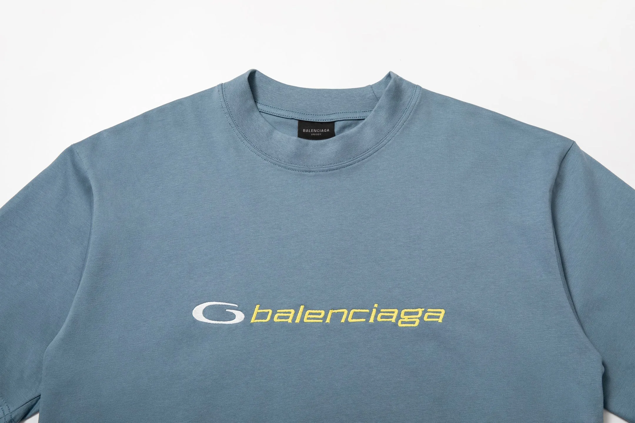 🅿️180 9209# Detailed picture Top version [[BALENCIA*GA] Official website quality Paris new classic letter LOGO embroidered short-sleeved T-shirt OS version Loose dropped shoulders Unisex style Fabric: 260 grams 100% cotton double yarn Craftsmanship: Embroidery on the front and rear panels, left and right sleeves Garment washing Shape solid color Color: Black Mist blue Size: XS S M L