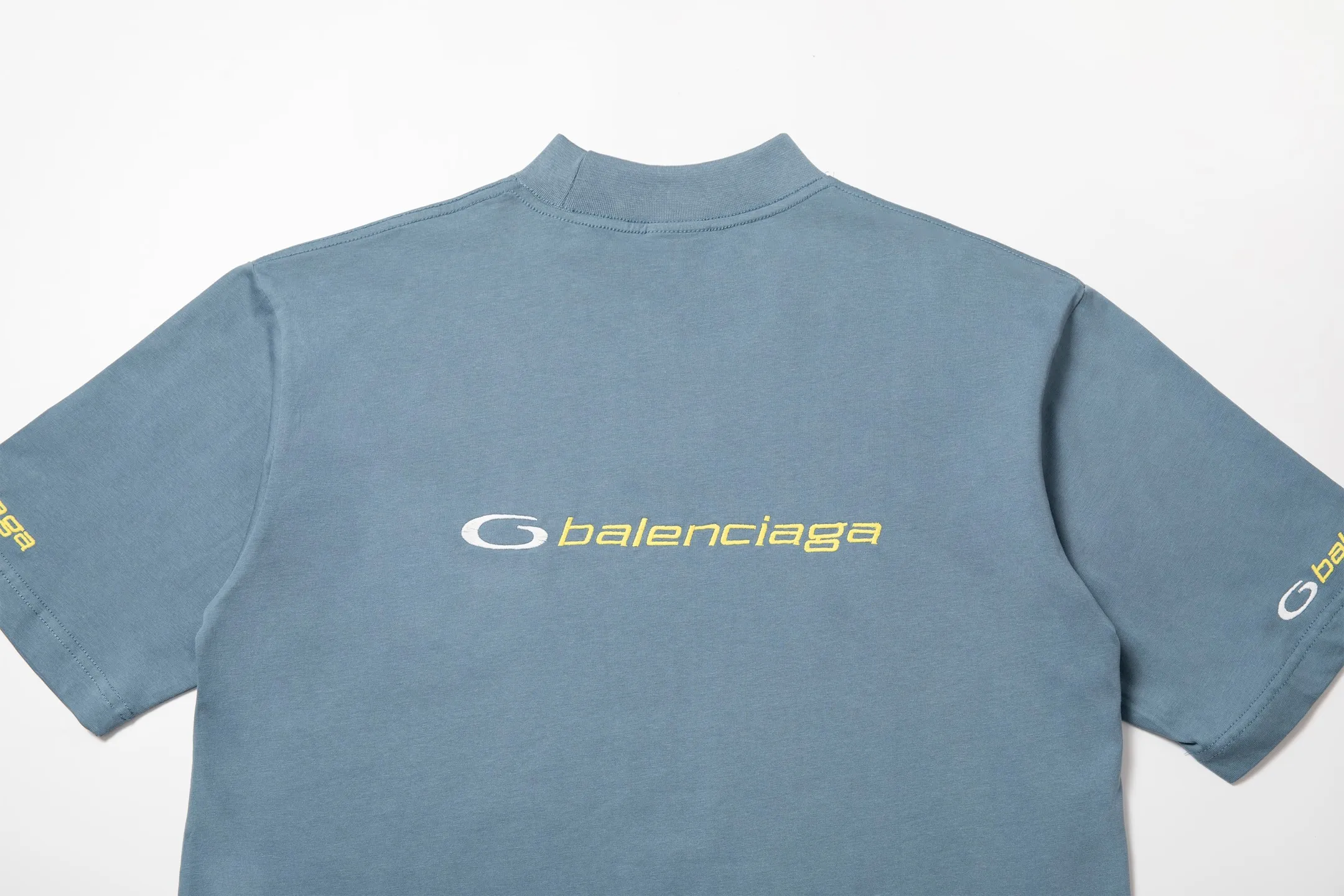 🅿️180 9209# Detailed picture Top version [[BALENCIA*GA] Official website quality Paris new classic letter LOGO embroidered short-sleeved T-shirt OS version Loose dropped shoulders Unisex style Fabric: 260 grams 100% cotton double yarn Craftsmanship: Embroidery on the front and rear panels, left and right sleeves Garment washing Shape solid color Color: Black Mist blue Size: XS S M L