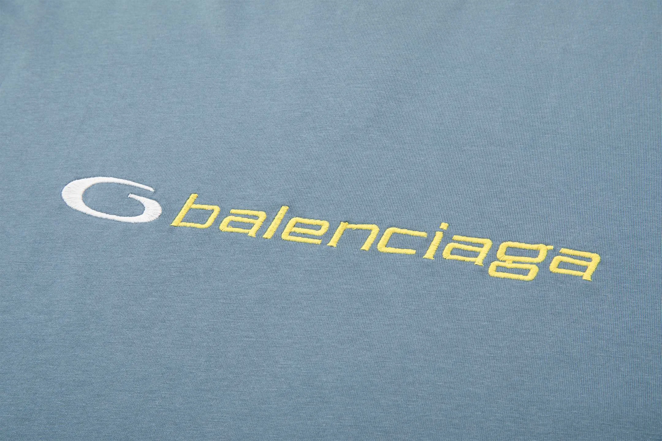 🅿️180 9209# Detailed picture Top version [[BALENCIA*GA] Official website quality Paris new classic letter LOGO embroidered short-sleeved T-shirt OS version Loose dropped shoulders Unisex style Fabric: 260 grams 100% cotton double yarn Craftsmanship: Embroidery on the front and rear panels, left and right sleeves Garment washing Shape solid color Color: Black Mist blue Size: XS S M L