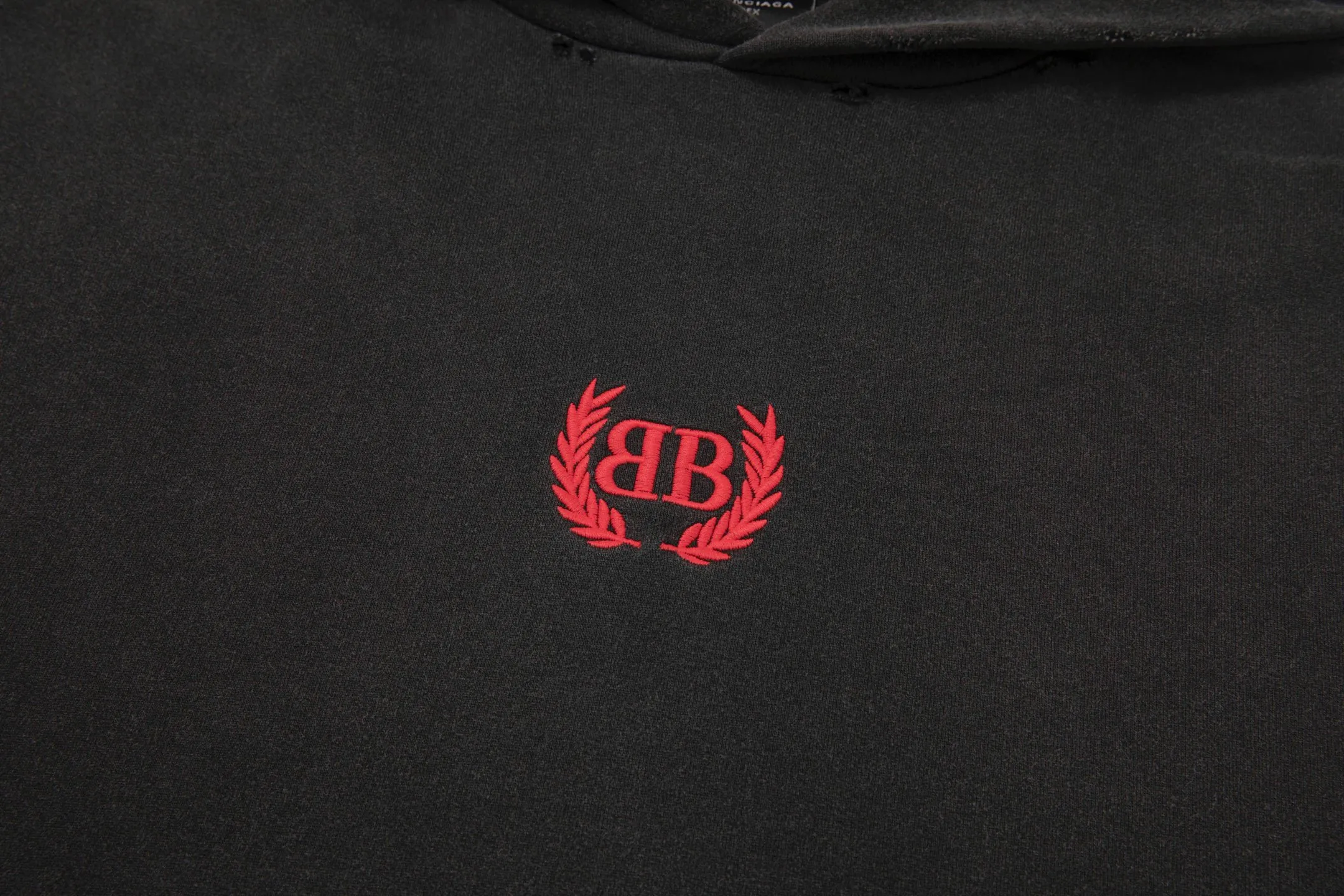 🅿️300 7203# Detailed picture Top version [[BALENCIA*GA] official website quality Paris new wheat ear LOGO front embroidered hooded sweatshirt OS version Loose dropped shoulders Unisex style Fabric: 480g 100% cotton terry David sweater Craftsmanship: Front embroidery Garment wash Distressed Frayed Styling Solid color Color: Washed black Size: XS S M L