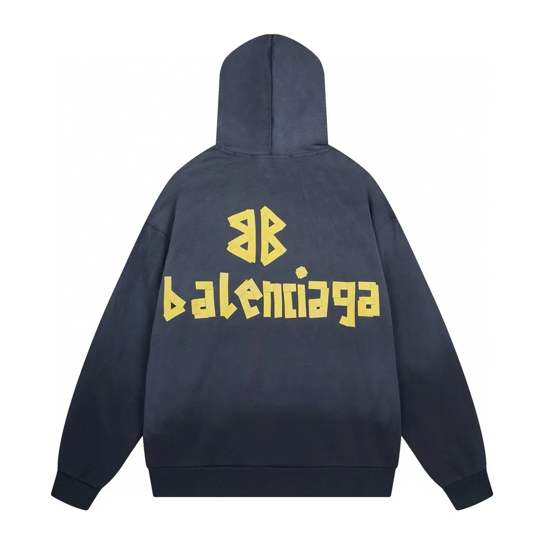 🅿️390 real photos [Top version. Official website quality] BALENCI*GA/Paris. 23ss latest classic hot model. Purchase the original board at the first time. Color. Printing. Washing. Production and authenticity. Wrong version in Jubie market. Welcome to compare. Tape direct printing. Ready-to-wear hooded sweatshirt washed and worn twice. The brick cabinet is synchronized. The fabric is made of Paris ZP custom-woven and dyed cotton sweatshirt. The weight is 450 grams. The cloth surface is clean. The cloth pattern is clear, soft and comfortable, and the threads are dyed with no color difference. The classic pattern adopts Kornit imported direct injection. The letters are clear and the effect is three-dimensional. Restored brick cabinet. The garments were washed and aged, and polished by many hands. Produced by ultra-heavy craftsmanship, special market currency. Note⚠️ZP fabric is made of fine-grained yarn. Pay attention to the big difference! Welcome to compare! The version adopts OS loose shoulder version. The same style for men and women. Code: BL238016 Color: dark gray blue, Paris blue, washed black, burgundy, fluorescent yellow, green, floral gray, sky blue, khaki Size: XS S M L
