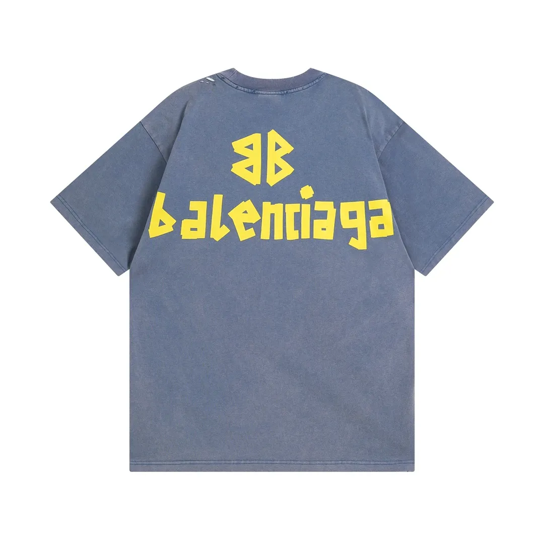 🅿️194 Detailed picture [Top version. Official website quality] BALENCI*GA/Paris. 23ss latest classic model. Tape pulp printing. Ready-to-wear washed and distressed short-sleeved T-shirt. Brick cabinet synchronization. The fabric is made of Paris ZP custom-woven and dyed 100% cotton double yarn compact cotton. The weight is 260 grams, the cloth surface is clean. The cloth pattern is clear, soft and comfortable, and the thread is dyed with no color difference. The classic pattern is printed with environmentally friendly imported materials, and the tape pattern is glued. The letters are clear and the effect is three-dimensional. Restored brick cabinet. The garments were washed and aged, and polished by many hands. Produced by ultra-heavy craftsmanship, the market currency is very different, welcome to compare.                                 Note⚠️ZP is made of iron gray garments that are washed and distressed. Pay attention to the big difference! Welcome to compare! The version adopts OS loose shoulder version. The same style for men and women. Code: BL223089 Color: iron gray, white, fluorescent green, gray blue, coffee color, fog blue, beige gray, burgundy, green, floral gray Size: XS S M L