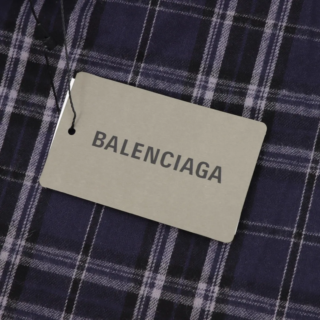 🅿️540 Balenciaga BLCG 25FW blue plaid appliqué suit trousers, light luxury, a must-have item for daily commuting for men and women, correct version, welcome to compare, detailed features · Custom-developed plaid flannel fabric · OS silhouette design · Infrared laser alignment cutting process All alignment · Side diagonal pockets Hooded design · Open mold custom hardware zipper Double puller design · Tajima high-speed embroidery machine 200,000 appliqués · Washing process to enhance the feel · Diagonal pockets on the side of trousers · Pockets decorated with embroidery · Original main mark washed tag packaging Color: Picture color Size: 46-52