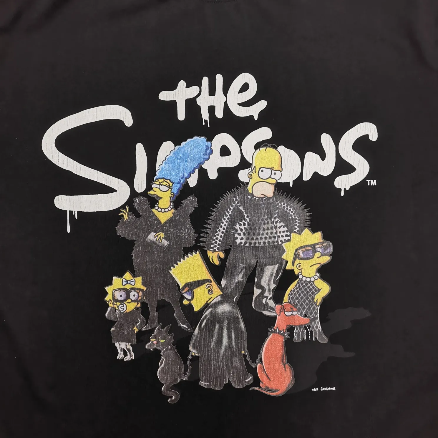 The new top-notch proven version, Balenciaga BALENCIAGA The Simpsons cartoon pattern burst pattern pure cotton loose loose short-sleeved T-shirt for men and women couples, the process uses Kangli printing cracking effect. The front panel printing glue bursting effect uses imported transparent slurry to scrape the bottom to make the printing bursting feel uniform. (PS: If this process is missing, the printing will easily fall off in large areas after cracking.) The embroidery at the hem uses a Tajima embroidery machine imported from Japan, which makes the size and spacing of the letters even, and the hollows of the letters will not be filled. Precise craftsmanship, full of details. The fabric is made of 24S 260g double yarn cotton fabric, brand new, washed, and labeled. Genuine products are consistent and synchronized, and coded authentic products are consistent and synchronized. Top tested version, accurate and flawless.  Color: Black White Yellow Blue Size: XS-L P:260