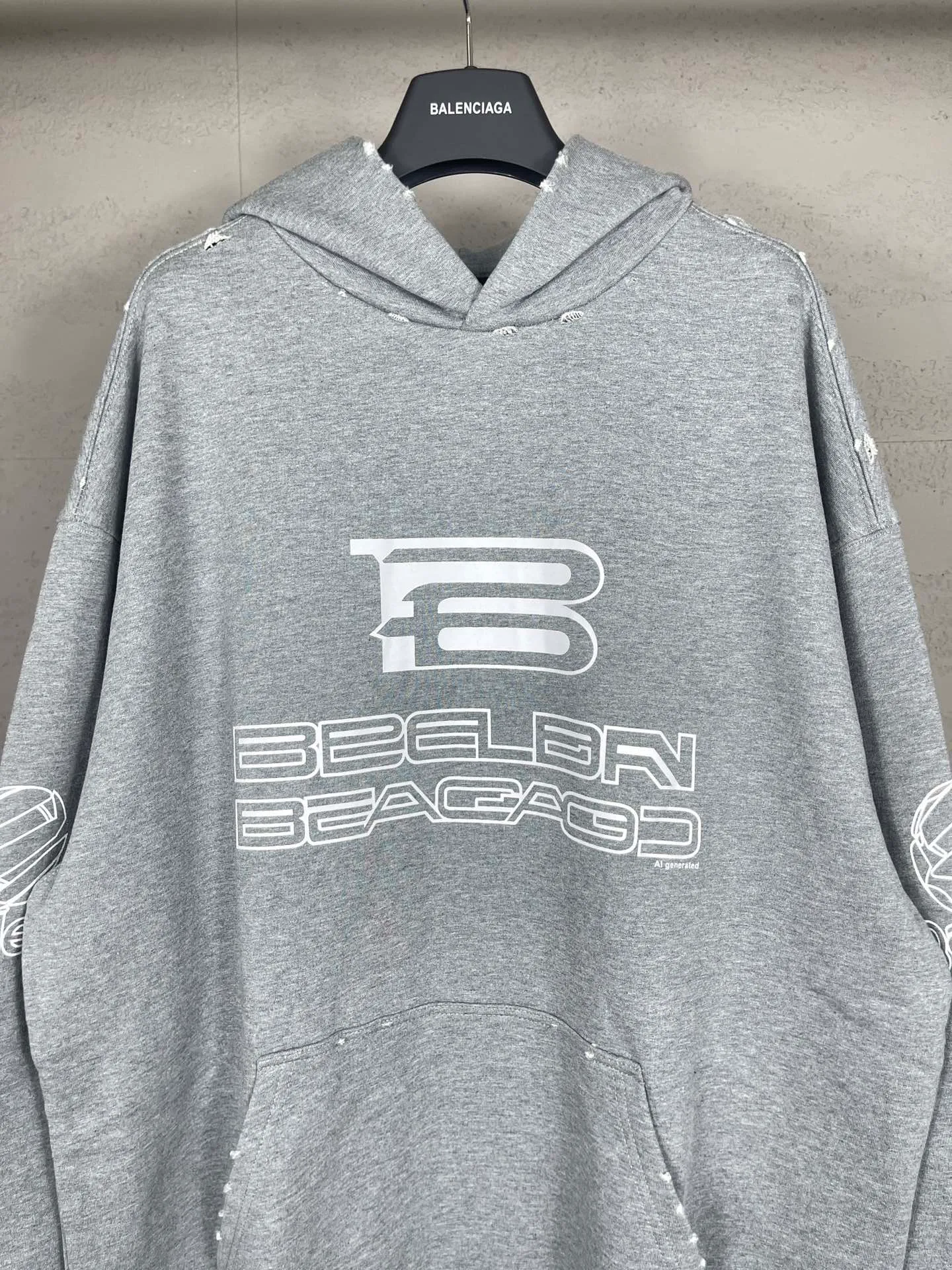 🅿️320 real photos [Top version. Official website quality] BALENCI*GA/Paris AI GENERATED HOODIE series new hooded sweatshirt #2024 new style. The front, back, left and right sleeves are printed with the new LOGO, and the ready-made garments are washed and worn. According to the normal practice in Jubie market, black and gray cuff printing are different. #2024 Spring and Summer Brick Cabinet Synchronization Welcome to compare. The fabric is made of Paris ZP custom-woven and dyed cotton double yarn, with a weight of 460 grams. The cloth surface is clean. The cloth pattern is clear, soft and comfortable. The threads are dyed with no color difference. The classic letter LOGO is printed with imported environmentally friendly glue. The letters are clear and the effect is three-dimensional. Restore the brick cabinet, adopt the OS loose shoulder style. Same style for men and women. Code: BL238917 Color: black, floral gray Size: XS S M L