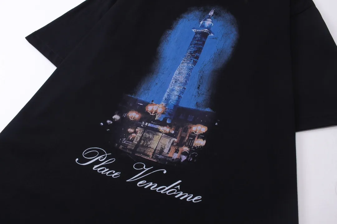🅿️186 real shots [Top version. Official website quality] BALENCI*GA/Paris. SS24 new Balenciaga Vogue co-branded series. Front and rear LOGO direct-printed short-sleeved T-shirt. Brick cabinet synchronization. Genuine product developed at the first time, happy to print and compare! The fabric is made of Paris ZP custom-woven and dyed cotton double yarn. Weighing 260 grams, the cloth surface is clean. The cloth pattern is clear, soft and comfortable. The threads are dyed with no color difference. The printing is made of environmentally friendly imported materials with direct inkjet printing. The pattern letters are clear and the effect is three-dimensional. The version adopts OS loose shoulder style. Same style for men and women. Code: BL223399 Color: black, red, off-white Size: XS S M L