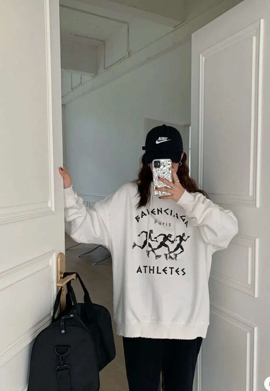 ♻️💯Reference model picture for the upper body❤️The top tested version Balenciaga BALENCIAGA running men's running marathon pure cotton loose loose men's and women's couple's same style autumn and winter hoodie hooded sweatshirt. The printing uses imported glue, high-coverage screen printing technology, high printing accuracy, and no tooth edges. Neat, refreshing, and clear texture. The fabric is made of 480g combed cotton fabric, which is full of drape! Color: Black White Dark Blue Size: XS-L P:450
