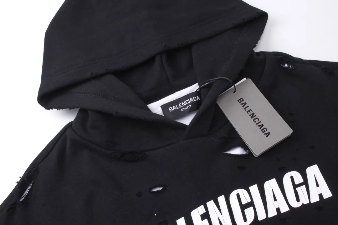 🅿️396 Detailed picture [Top version. Official website quality] BALENCI*GA/Paris. Classic style. 22SS #BALENCI*GA# Artistic ripped hole and velvet inner two-piece hooded sweatshirt. Autumn and winter brick cabinets are synchronized. Welcome to compare. The fabric is made of Paris ZP custom-woven and dyed cotton double yarn David coat with velvet lining. The fabric pattern is clear, soft and comfortable. The threads are woven and dyed with no color difference. The classic letter LOGO adopts precision stencils, imported environmentally friendly rubber paddles, and turtle crack printing, with a three-dimensional effect. Garment positioning art is worn with holes, hem threads, hat brim, and bag mouth are hand-worn vintage. Restore brick cabinets, and adopt OS loose shoulder style. Same style for men and women Coding: BL238001 Color: Black. White. Hulan. Brown. Dark green. Burgundy. Purple Size: XS S M L