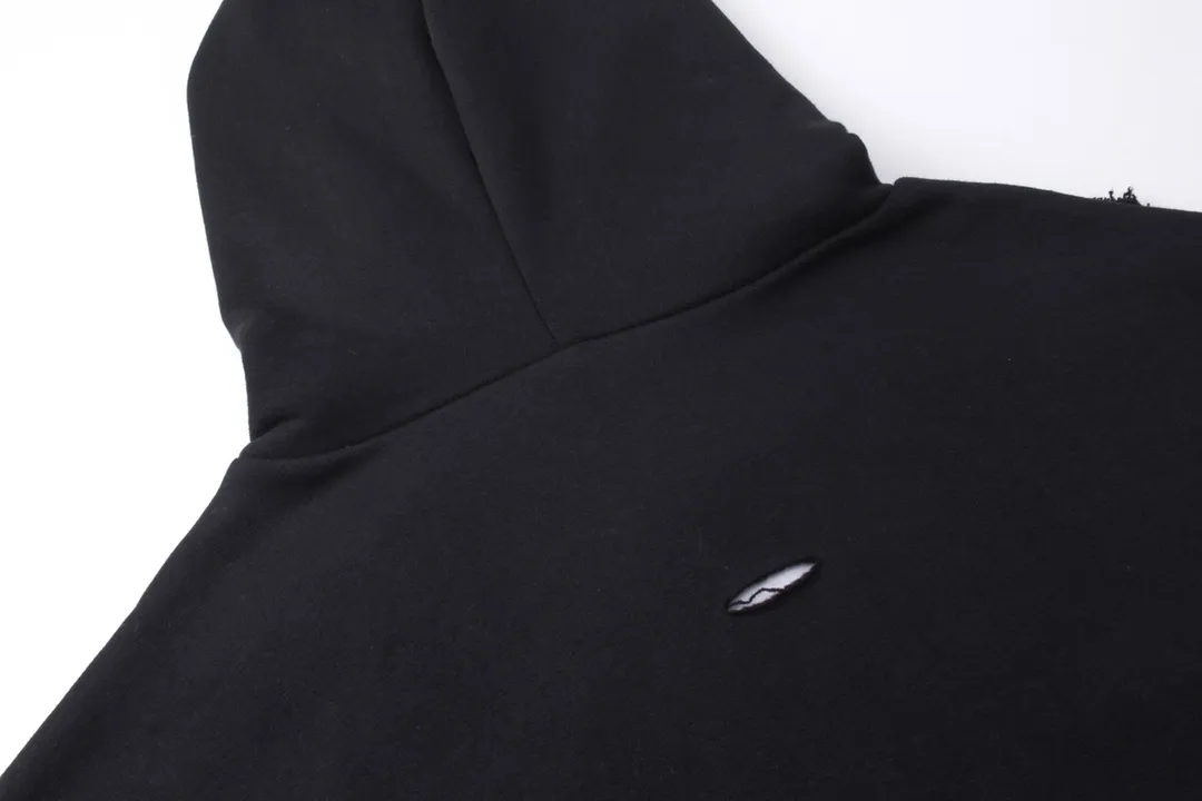 🅿️396 Detailed picture [Top version. Official website quality] BALENCI*GA/Paris. Classic style. 22SS #BALENCI*GA# Artistic ripped hole and velvet inner two-piece hooded sweatshirt. Autumn and winter brick cabinets are synchronized. Welcome to compare. The fabric is made of Paris ZP custom-woven and dyed cotton double yarn David coat with velvet lining. The fabric pattern is clear, soft and comfortable. The threads are woven and dyed with no color difference. The classic letter LOGO adopts precision stencils, imported environmentally friendly rubber paddles, and turtle crack printing, with a three-dimensional effect. Garment positioning art is worn with holes, hem threads, hat brim, and bag mouth are hand-worn vintage. Restore brick cabinets, and adopt OS loose shoulder style. Same style for men and women Coding: BL238001 Color: Black. White. Hulan. Brown. Dark green. Burgundy. Purple Size: XS S M L
