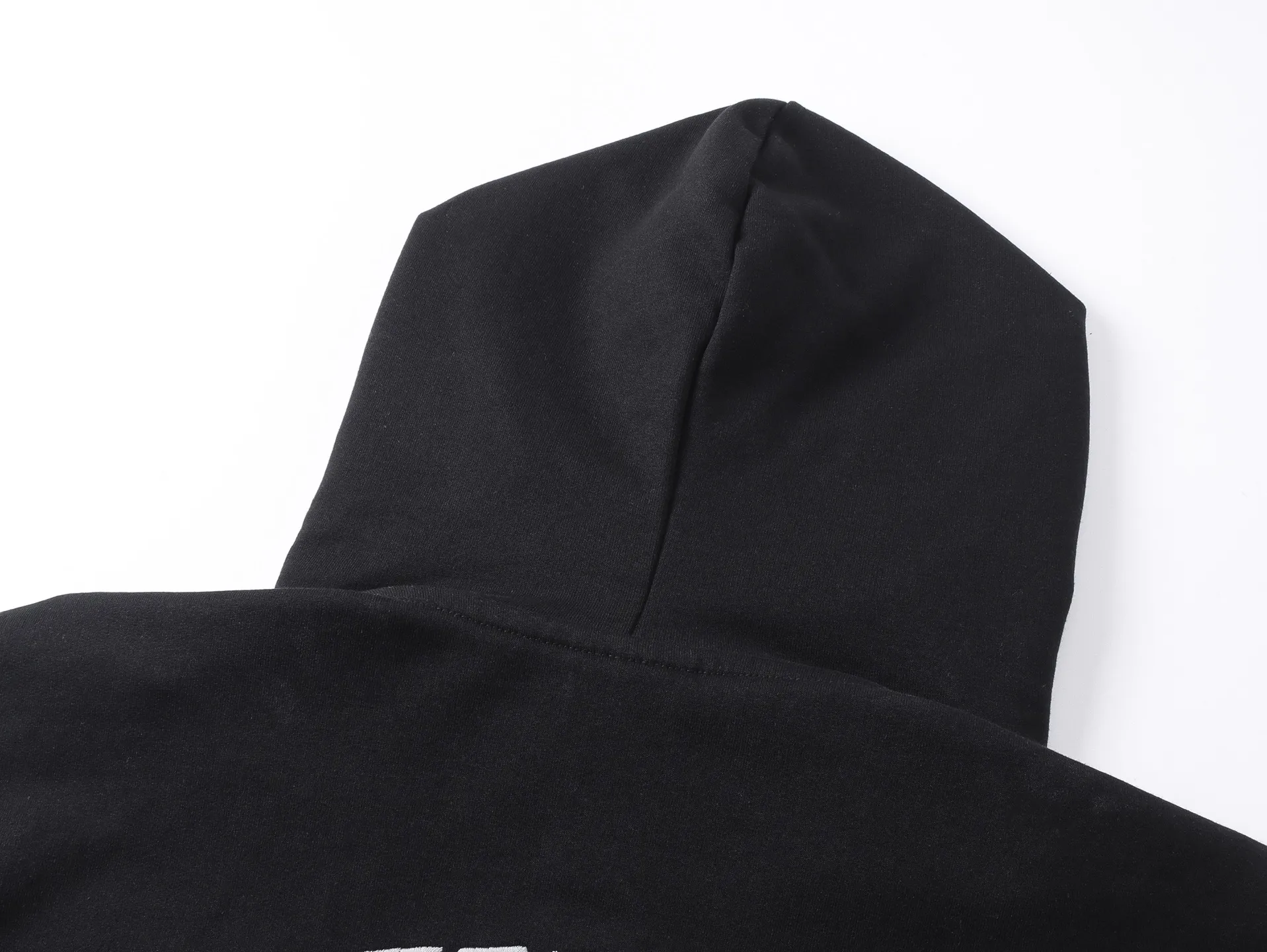 🅿️350 real photos [Top version. Official website quality] BALENCI*GA/Paris #2025 new style Back mirror inverted letter embroidery hooded zipper cardigan sweatshirt #2025 autumn and winter, brick cabinet synchronization welcome to compare. The fabric is made of Paris ZP custom weaving and dyeing cotton sweatshirt, weight 460 grams, clean cloth surface, clear cloth pattern, soft and comfortable. The threads are dyed with no color difference. The letter LOGO is embroidered using imported Tajima embroidery machine. The letters are clear and the effect is three-dimensional. Restore brick cabinets, adopt OS loose shoulder style. Same style for men and women. Code: BL259923 Color: Black Size: XS S M L