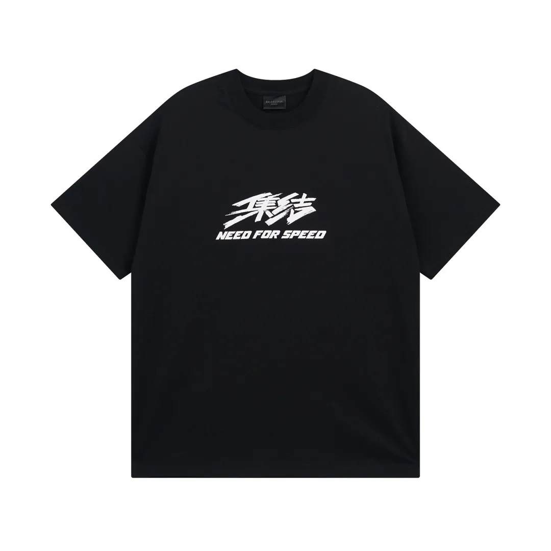 🅿️190 real photos [Top version. Official website quality] BALENCI*GA/Paris. SS24 new Balenciaga/Need for Speed: Assembled cooperation series. Front and rear direct-injection printed long-sleeved T-shirts. Brick cabinet synchronization. Genuine product developed at the first time, happy to print and compare! The fabric is made of Paris ZP custom-woven and dyed cotton double yarn. Weighing 260 grams, the cloth surface is clean. The cloth pattern is clear, soft and comfortable. The threads are dyed with no color difference. The printing is made of environmentally friendly imported materials with direct inkjet printing. The pattern letters are clear and the effect is three-dimensional. The version adopts OS loose shoulder style. Same style for men and women. Coding: BL223600 Color: black, white Size: XS S M L