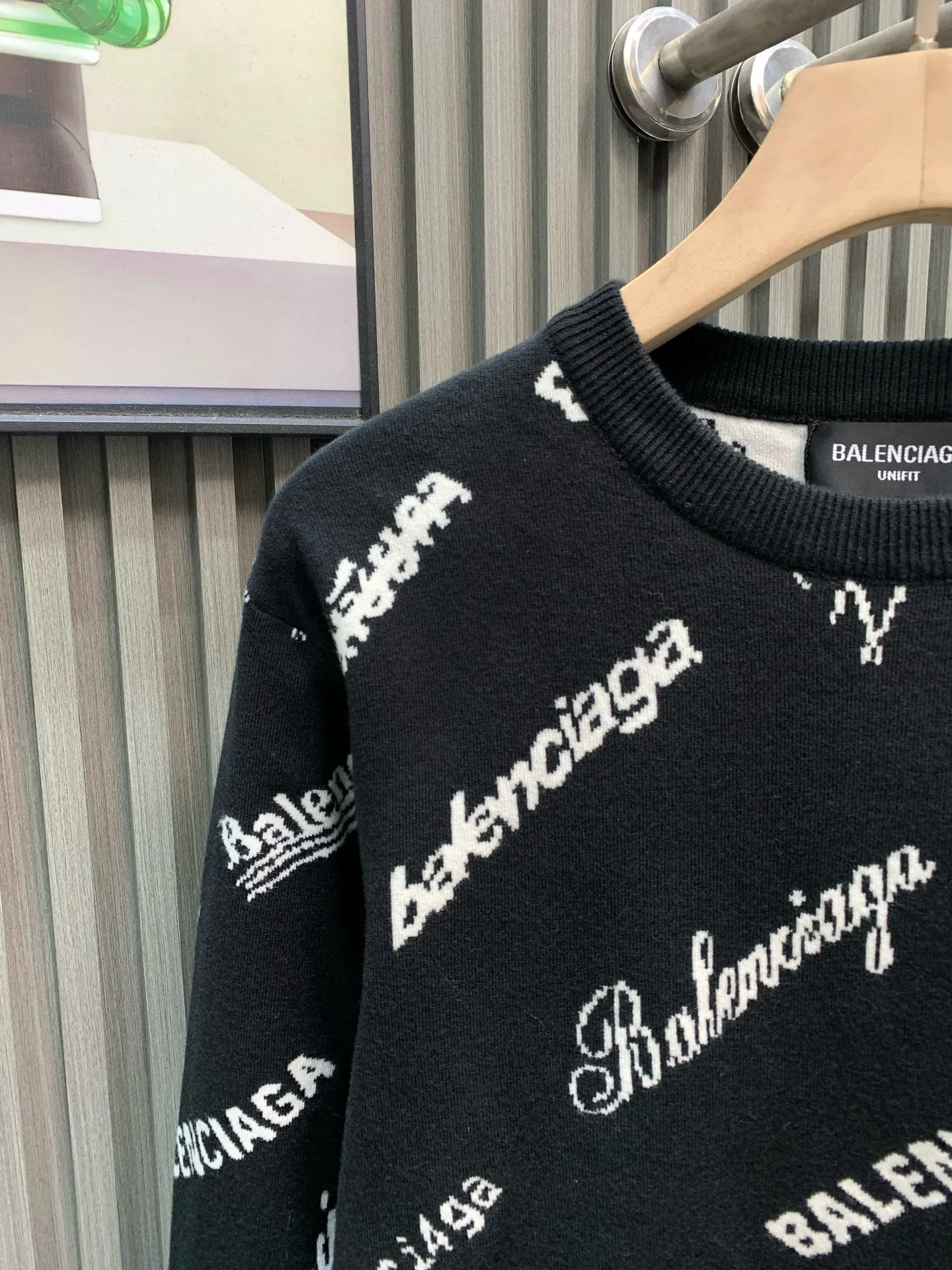 🅿️370 🀄️ balenci*ga/balenciaga balenci*ga#2025 early autumn new style Classic logo collection printed full-length long-sleeved sweater 2025 early autumn new product Brick cabinet synchronization The fabric is made of Paris zp custom-woven wool blend fabric. The cloth surface is clean and the texture is clear. Soft and comfortable. Good color fastness. Not easy to change. The thread is made of custom-woven and dyed without color difference. Cutting positioning Precision stencil, fine logo letters are clear, no burrs, three-dimensional effect, restore brick cabinets, welcome to compare, the version adopts os loose shoulder version, same style for men and women