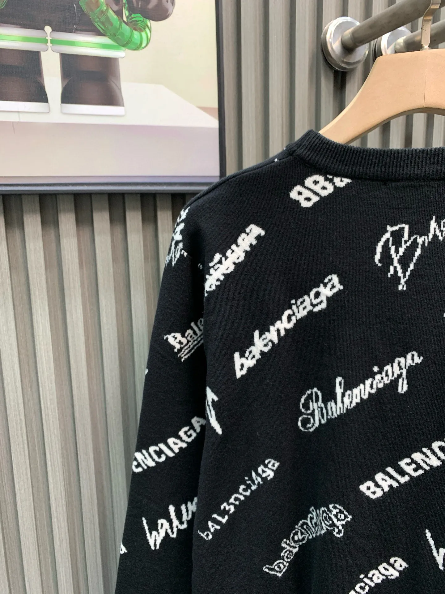 🅿️370 🀄️ balenci*ga/balenciaga balenci*ga#2025 early autumn new style Classic logo collection printed full-length long-sleeved sweater 2025 early autumn new product Brick cabinet synchronization The fabric is made of Paris zp custom-woven wool blend fabric. The cloth surface is clean and the texture is clear. Soft and comfortable. Good color fastness. Not easy to change. The thread is made of custom-woven and dyed without color difference. Cutting positioning Precision stencil, fine logo letters are clear, no burrs, three-dimensional effect, restore brick cabinets, welcome to compare, the version adopts os loose shoulder version, same style for men and women