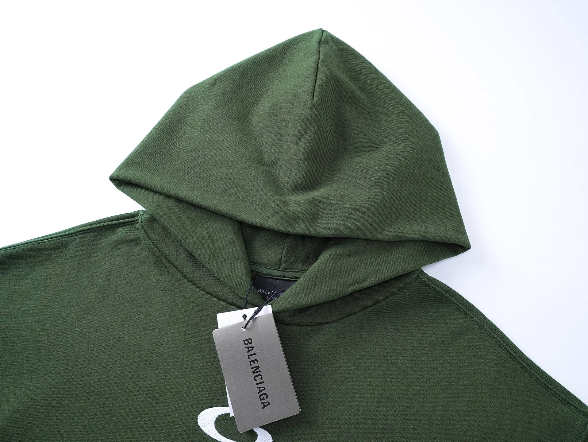 🅿️350 Actual pictures [Top version. Official website quality] BALENCI*GA/Paris.SS25 latest basketball uniform embroidered printed hooded long-sleeved sweatshirt. The front embroidery is embroidered and printed using a Tajima computer embroidery machine, the lower left corner is stamped, and the back piece is printed. The brick cabinets are synchronized. The authentic product is developed at the first time. The fabric is made of Paris ZP custom-woven and dyed cotton sweatshirt. Weighing 460 grams, the cloth surface is clean. The cloth pattern is clear, soft and comfortable. The threads are dyed with no color difference. The printing uses environmentally friendly imported materials, the letters are clear and the effect is three-dimensional. The version adopts OS loose shoulder design. Same style for men and women. Code: BL258959 Color: Black Purple Blue Green Size: XS S M L