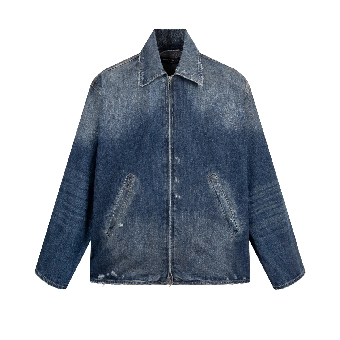 🅿️560 [Exclusive supply] BLCG 25SS ruined distressed denim jacket. The original version was purchased and developed for 14,300. The fabric is made of 100% pure cotton narrow twill denim fabric. It has been processed through multiple processes to present a retro distressed effect. The fabric has been desizing and washed three times, sanded and sanded, and hand-sprayed to create a natural fading and wooly texture. The sleeveless design is equipped with an ancient silver double-ended B-shaped zipper and has two diagonal pockets on the front. The details of the damage are hand-positioned, ground, and picked, and each cut location is carefully processed. The pocket fabric adopts custom weaving and dyeing process to ensure uniform color. The overall shape is an oversize silhouette, creating a loose and hanging street style. The denim fabric is specially treated to show natural fading and wear, reflecting the brand's signature vintage distressed style. Size:XS/S/M