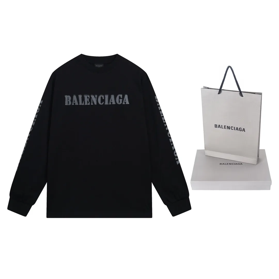 🅿️216 Real photos [Top version. Official website quality] BALENCI*GA/Paris. 2024 new style blurred letter LOGO printed ready-to-wear worn long-sleeved T-shirt. Brick cabinets are synchronized. Genuine products are developed at the first time, and you can print and compare! The fabric is made of Paris ZP custom-woven and dyed cotton double yarn. Weighing 260 grams, the cloth surface is clean. The cloth pattern is clear, soft and comfortable. The threads are dyed with no color difference. The classic LOGO is printed with environmentally friendly imported materials and dot direct printing technology, with a three-dimensional effect. Restored brick cabinet. Ready-made clothes are worn and worn, different market currency, welcome to compare, the version adopts OS loose shoulder version. Same style for men and women Coding: BL225038 Color: Black Size: XS S M L