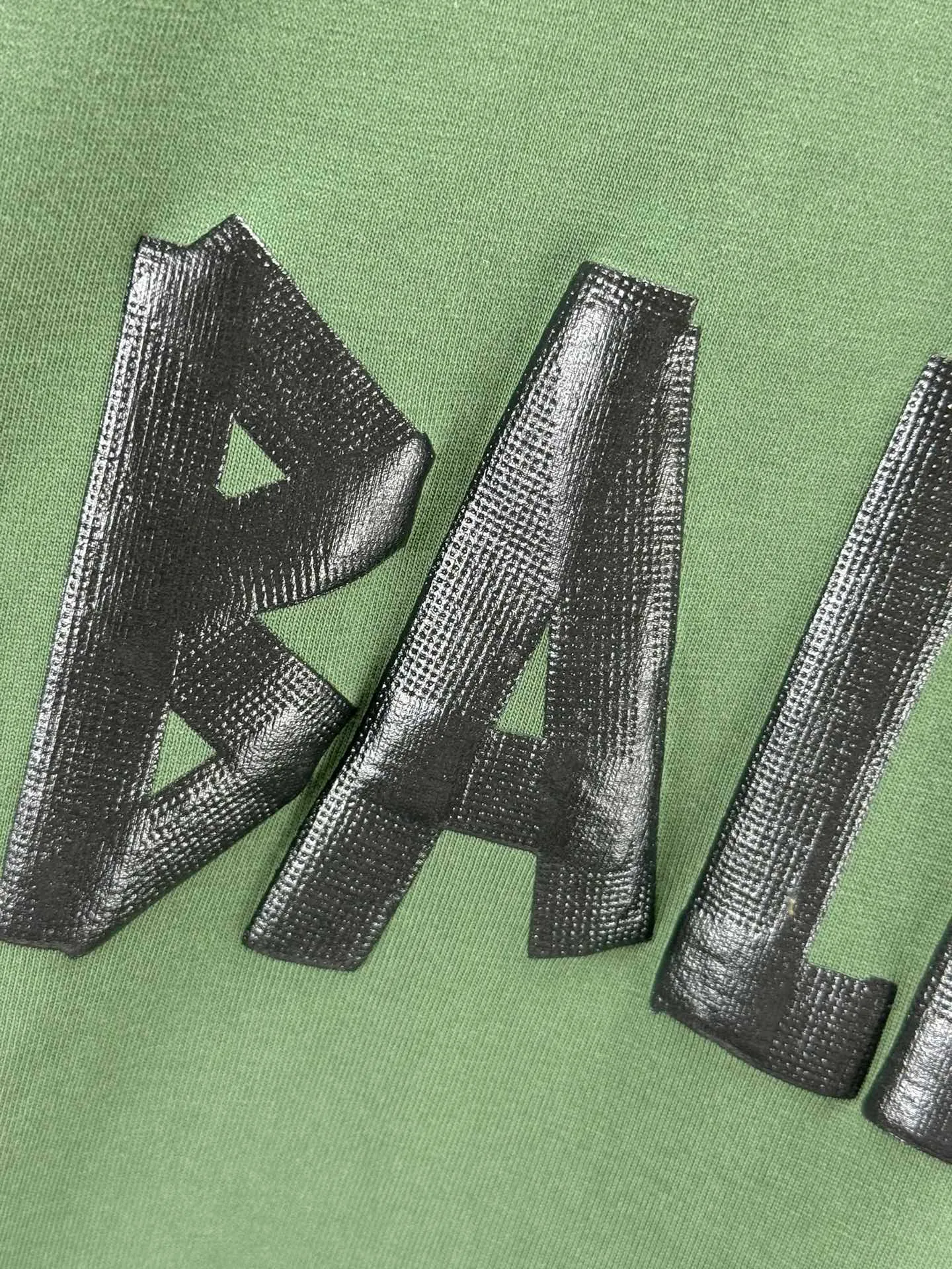 🅿️250 BALENCI*GA Paris tape series printed washed distressed long sleeves. The fabric is made of 280g Paris-specific double yarns*high weight 1:1 double yarn rib. The front and rear panels are made of imported Kornray machine direct-injection printing technology. Distressing + multi-position cutting and wear-making process. Two high-temperature shaping washes. os dropped shoulders and loose version. Same style for men and women -Color: off-white, iron gray, burgundy, green, black blue, fog blue -SIZE: XS S M L style number 8602#