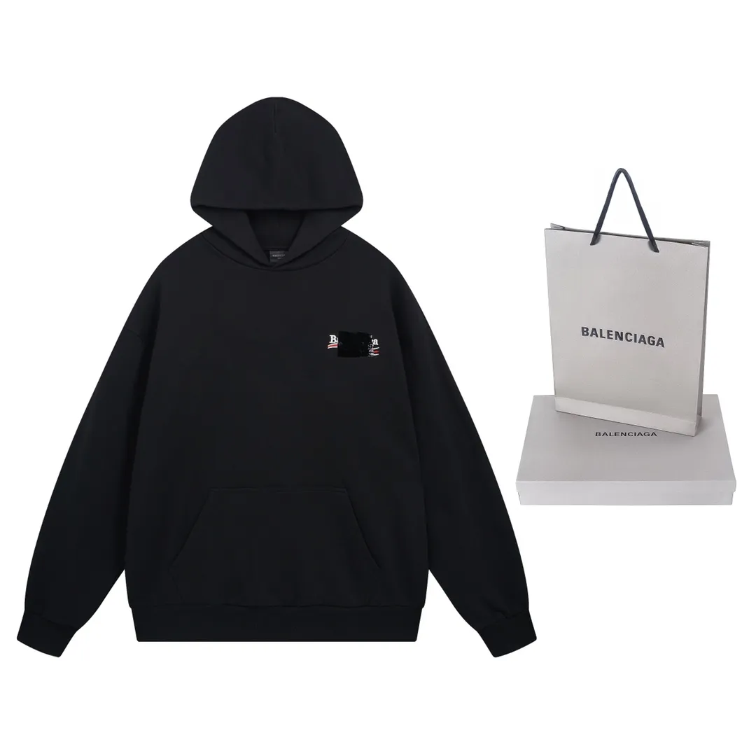 🅿️310 Detailed picture [Top version. Official website quality] BALENCI*GA/Paris#Classic. Coke embroidered black tape hooded sweatshirt. The fabric is made of Paris ZP custom-woven and dyed cotton sweatshirt. The weight is 450 grams. The cloth surface is clean. The cloth pattern is clear, soft and comfortable. The color fastness is good. It is not easy to change color. The threads are dyed with no color difference. The classic pattern embroidery uses an imported embroidery machine, and the embroidery thread color is based on the original color. It is produced based on the pictures in the Jubie market. The letters are clear. The three-dimensional effect is strong. The embroidered flowers are laminated on the finished product. The version adopts OS loose shoulder design. Same style for men and women. Code: BL238058 Color: black, off-white, smoky gray, red, brown Size: XS S M L