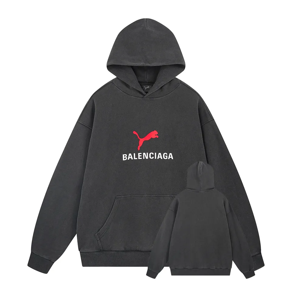 🅿️350 BALENCI*GA Paris co-branded puma series hooded long-sleeved sweatshirt. The front pattern is printed with environmentally friendly imported rubber paddles. The garment is washed and aged. The letters are clear. The effect is three-dimensional. Exclusively woven and dyed 460g fabric. Threads are dyed in the same vat with zero color difference. Brick cabinet synchronization. Welcome to compare. Same style for men and women -Color: washed black -SIZE: Xs S M L Style No. 8967#