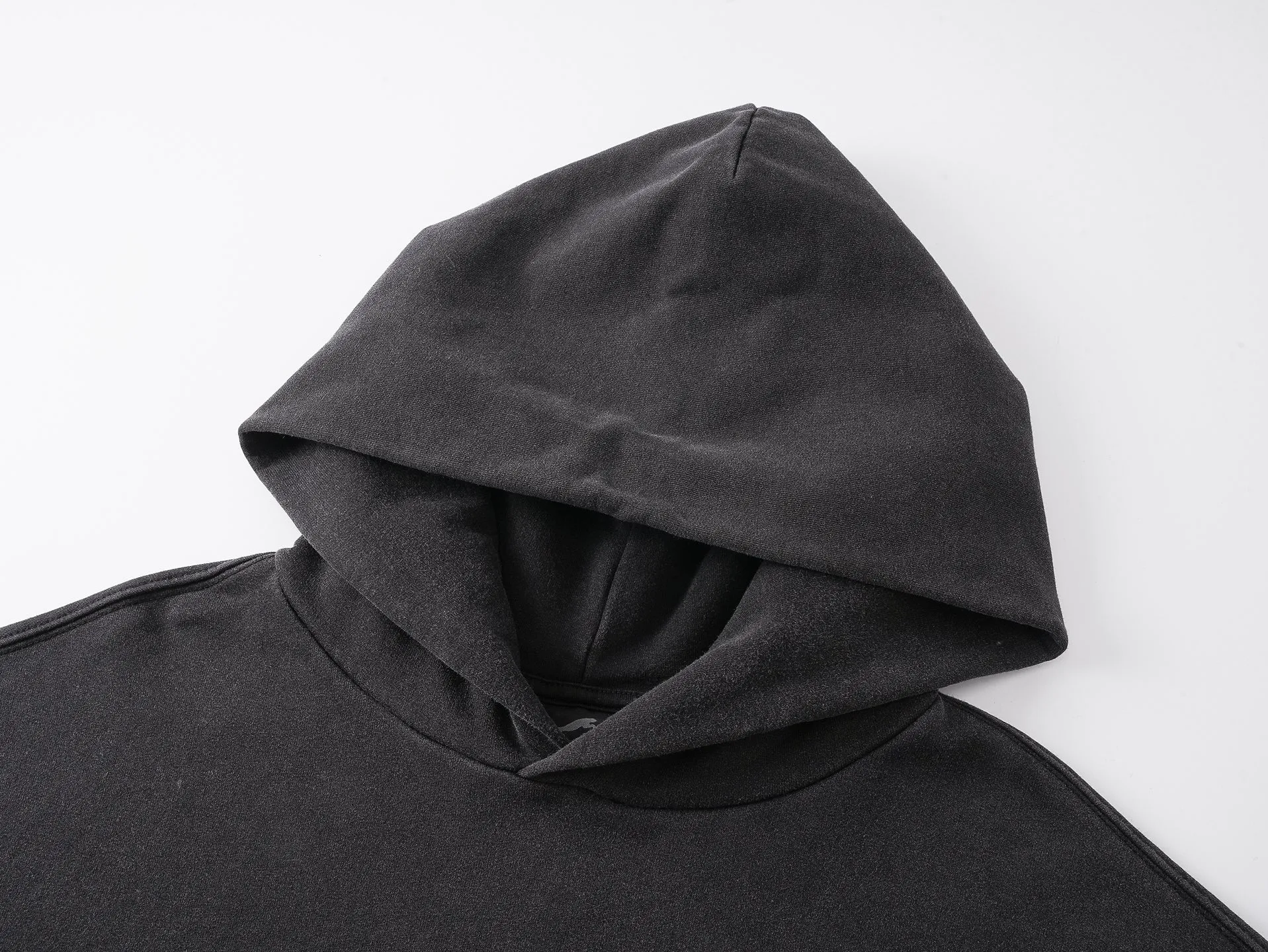 🅿️350 BALENCI*GA Paris co-branded puma series hooded long-sleeved sweatshirt. The front pattern is printed with environmentally friendly imported rubber paddles. The garment is washed and aged. The letters are clear. The effect is three-dimensional. Exclusively woven and dyed 460g fabric. Threads are dyed in the same vat with zero color difference. Brick cabinet synchronization. Welcome to compare. Same style for men and women -Color: washed black -SIZE: Xs S M L Style No. 8967#