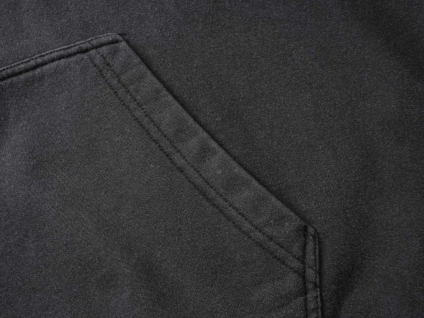 🅿️350 BALENCI*GA Paris co-branded puma series hooded long-sleeved sweatshirt. The front pattern is printed with environmentally friendly imported rubber paddles. The garment is washed and aged. The letters are clear. The effect is three-dimensional. Exclusively woven and dyed 460g fabric. Threads are dyed in the same vat with zero color difference. Brick cabinet synchronization. Welcome to compare. Same style for men and women -Color: washed black -SIZE: Xs S M L Style No. 8967#
