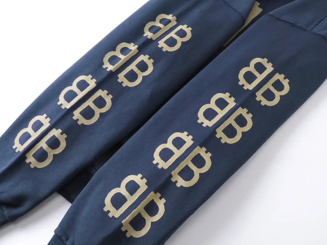 🅿️356 Detailed Pictures [Top version. Official website quality] BALENCI*GA/Paris. 2023 latest mud hand-painted frayed washed and distressed long-sleeved hooded sweatshirt. The brick cabinets are synchronized. ⚠️ Differentiate the market currency. Developed by YB. The color is black and blue. Worn. The hand-painted is consistent with ZP, ‼ ️The fabric is made of Paris ZP custom-woven and dyed cotton sweatshirt. The weight is 450 grams. The cloth surface is clean. The cloth pattern is clear, soft and comfortable. The threads are dyed with no color difference. Ready-made garments are hand-painted, worn, and distressed, with heavy craftsmanship. Comparisons welcome. The version adopts OS loose shoulder design. Same style for men and women. Code: BL238003 Color: black blue, off-white, blue Size: XS S M L